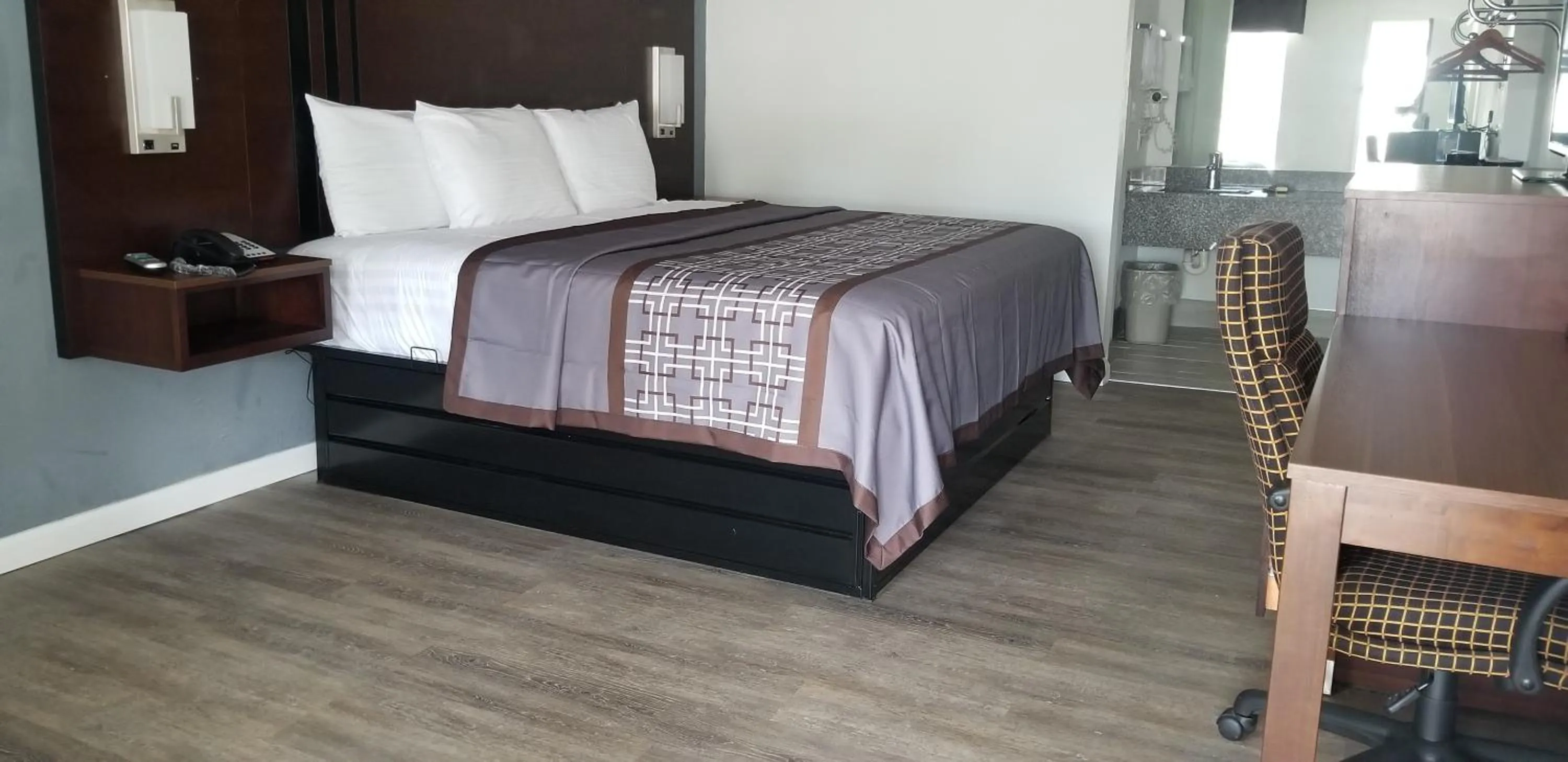 Bed in Key West Inn - Boaz