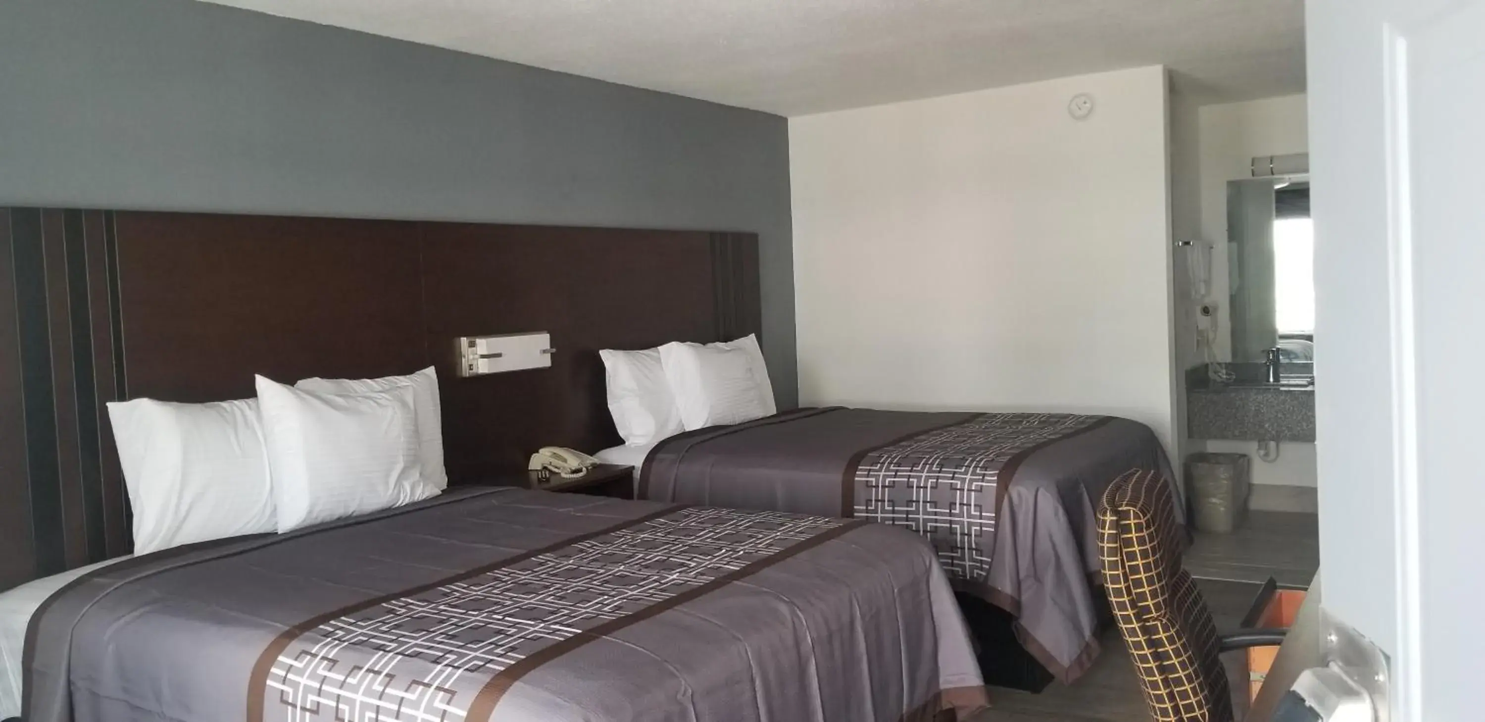 Bed in Key West Inn - Boaz Bed in Key West Inn - Boaz