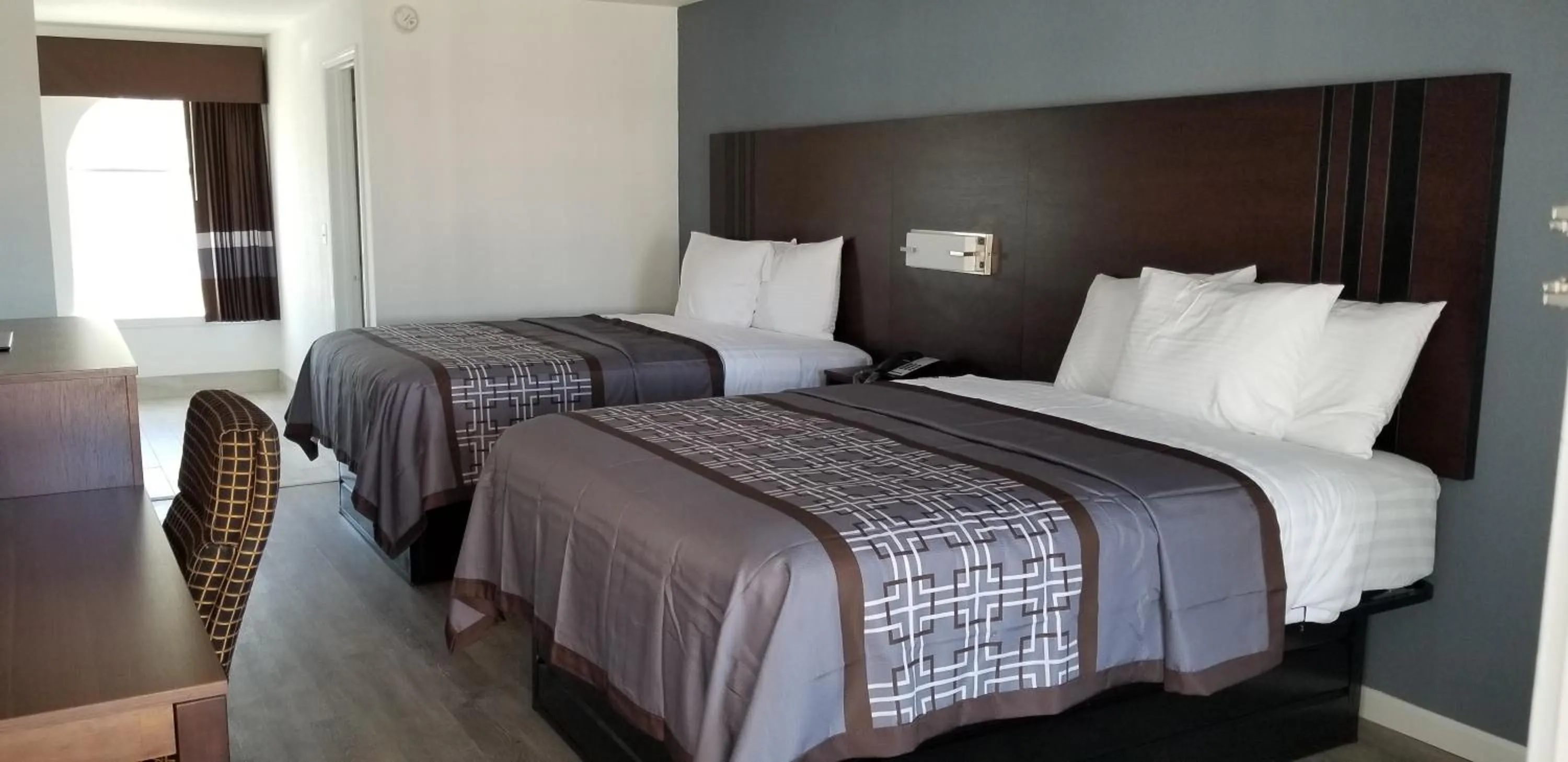 Bed in Key West Inn - Boaz