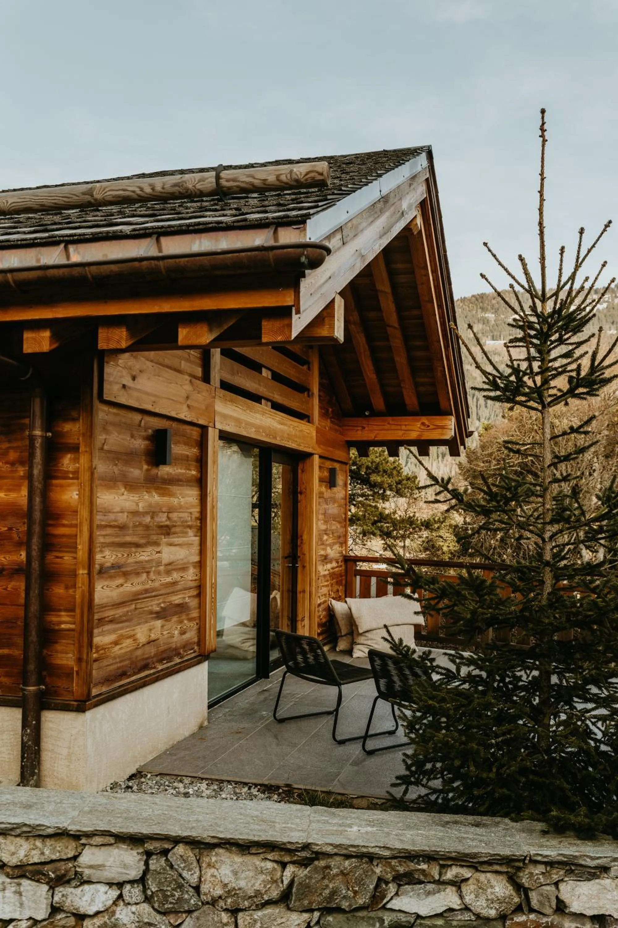 Patio in Hôtel Restaurant La Ferme de Cupelin