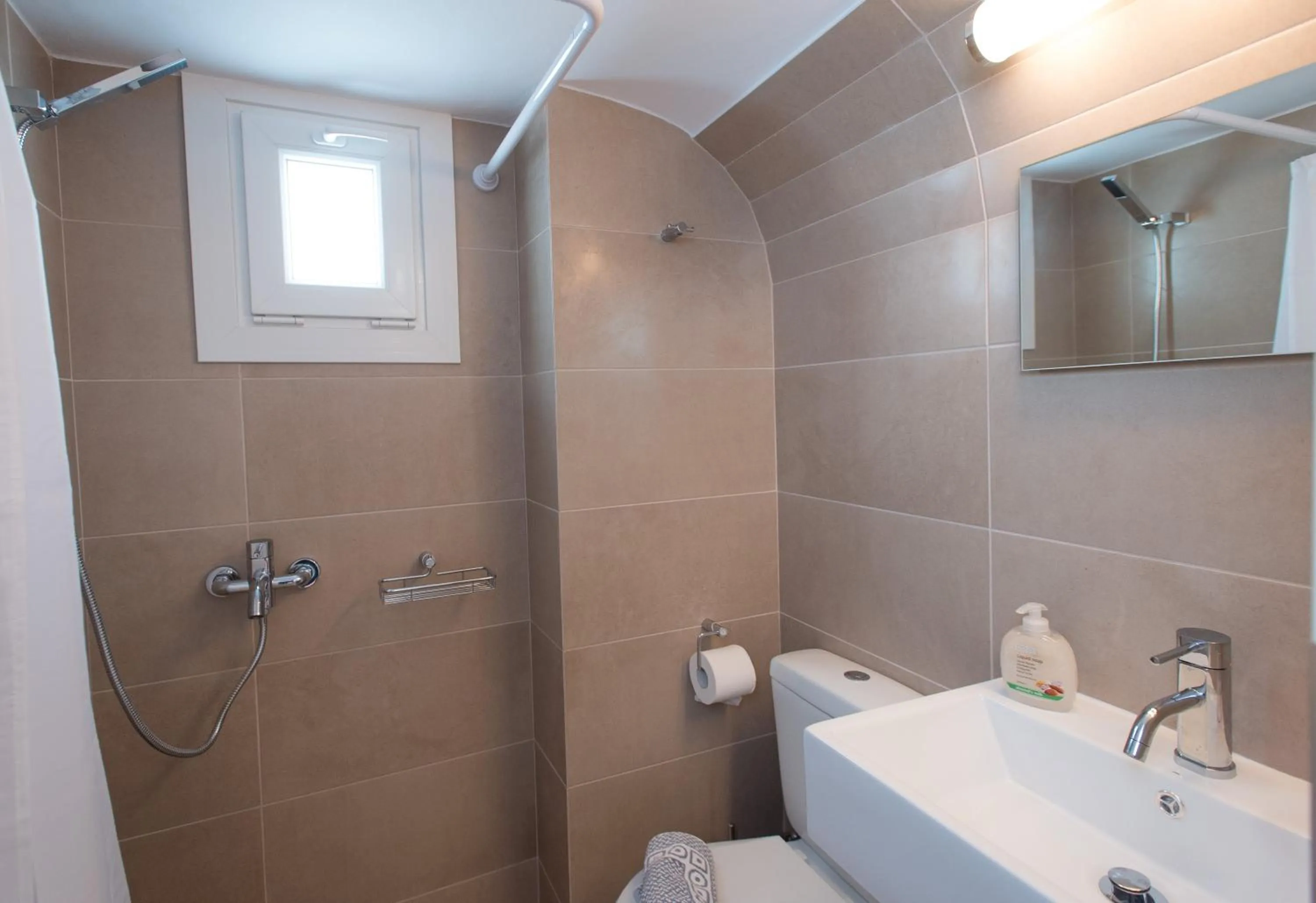 Bathroom in Florance Apartments & Rooms