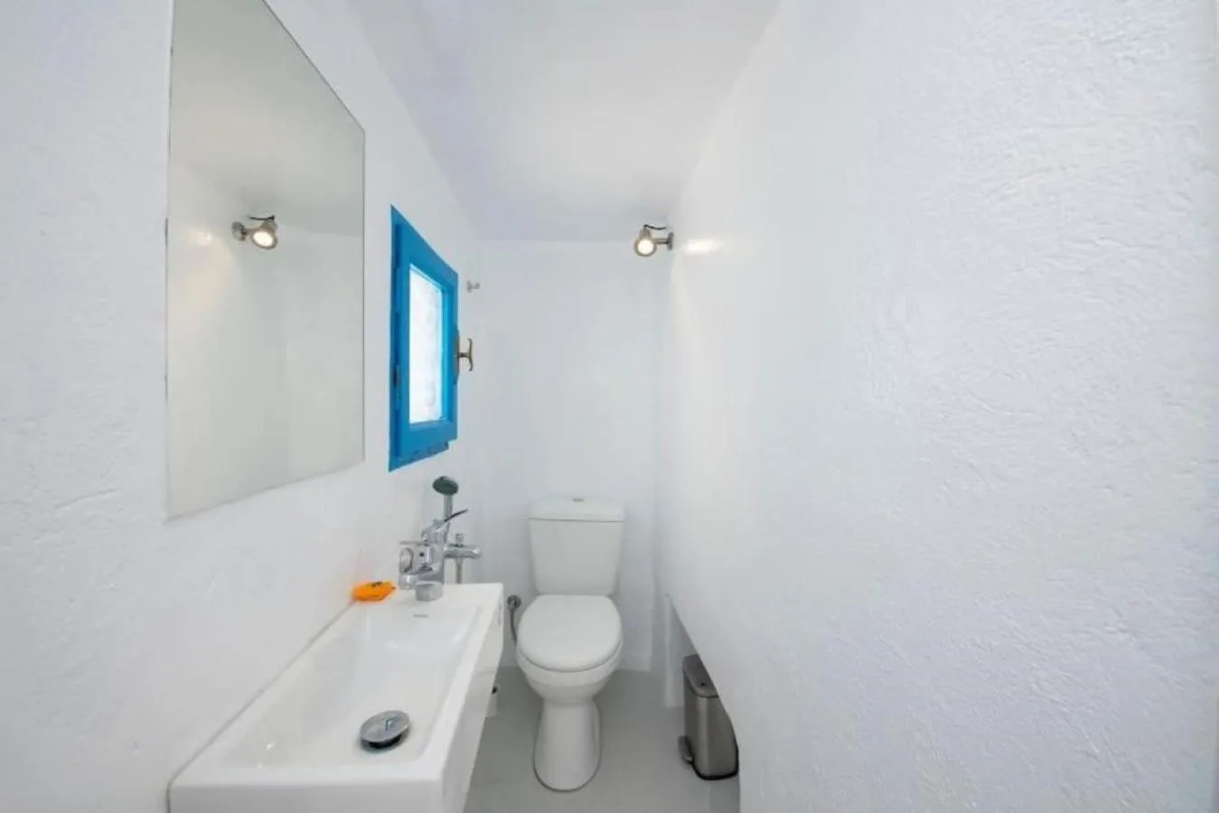 Bathroom in Florance Apartments & Rooms