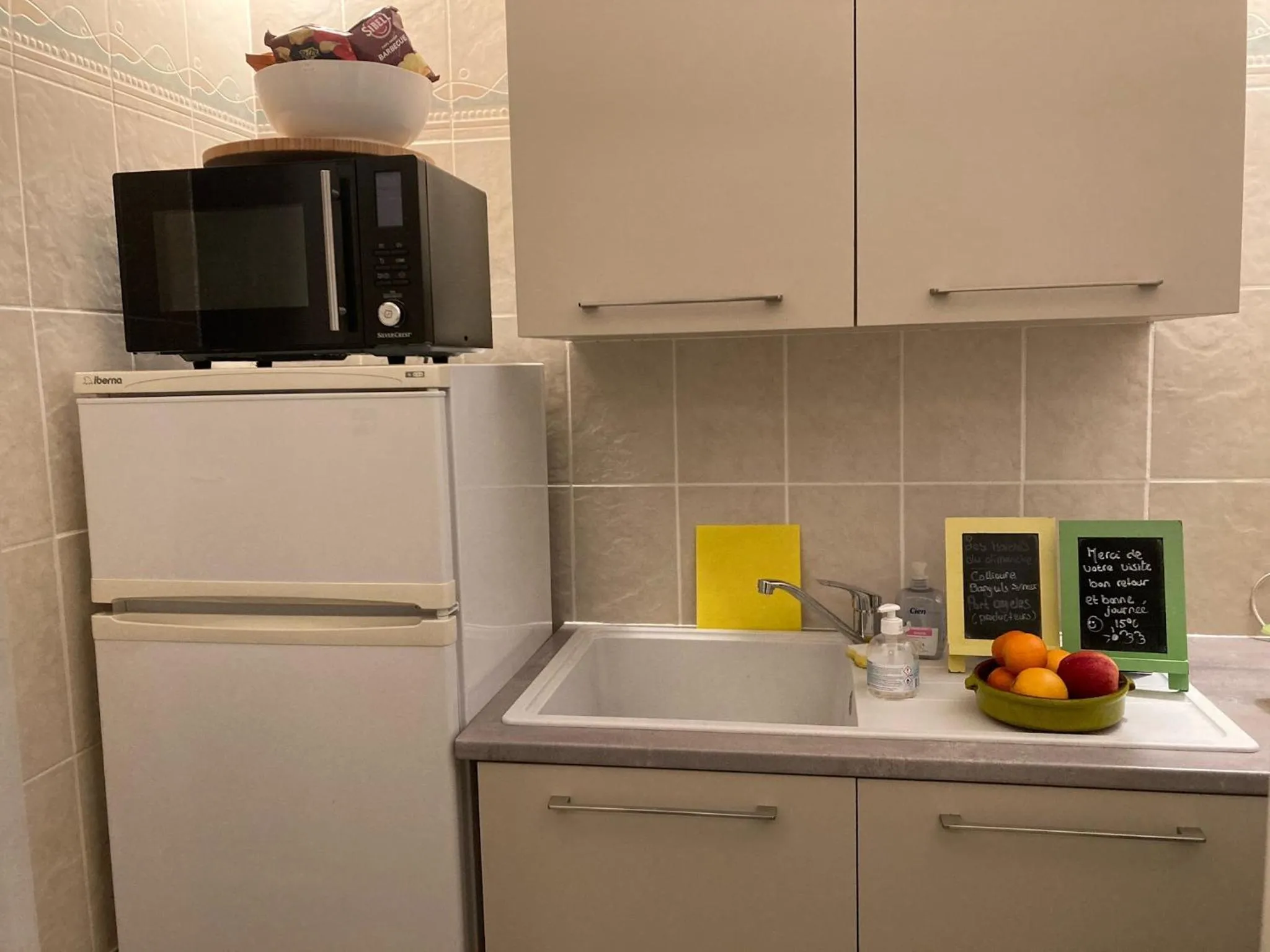 Kitchen or kitchenette in chambre d'hôtes Villa Côte Vermeille