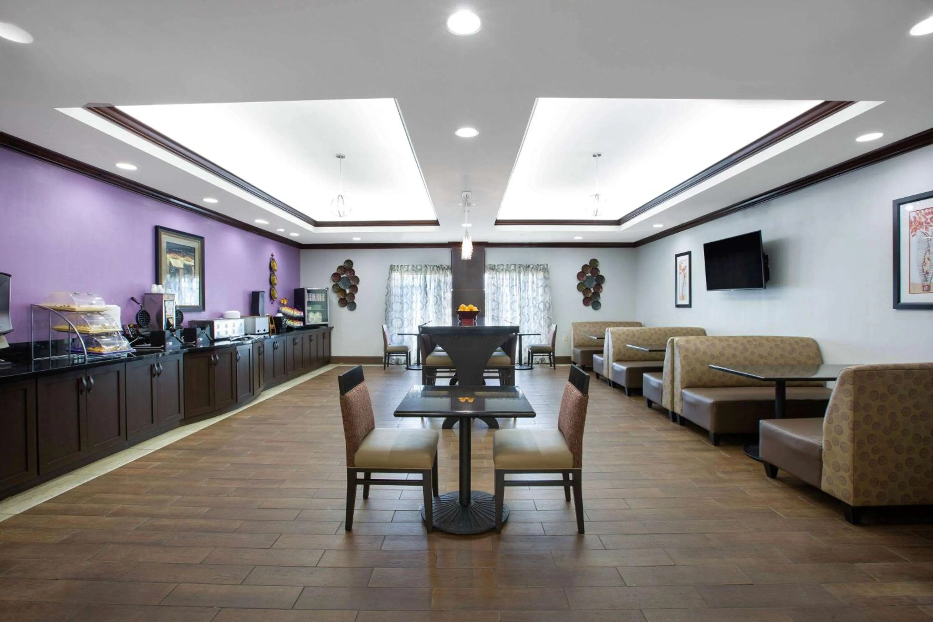 Restaurant/places to eat in La Quinta by Wyndham Tupelo