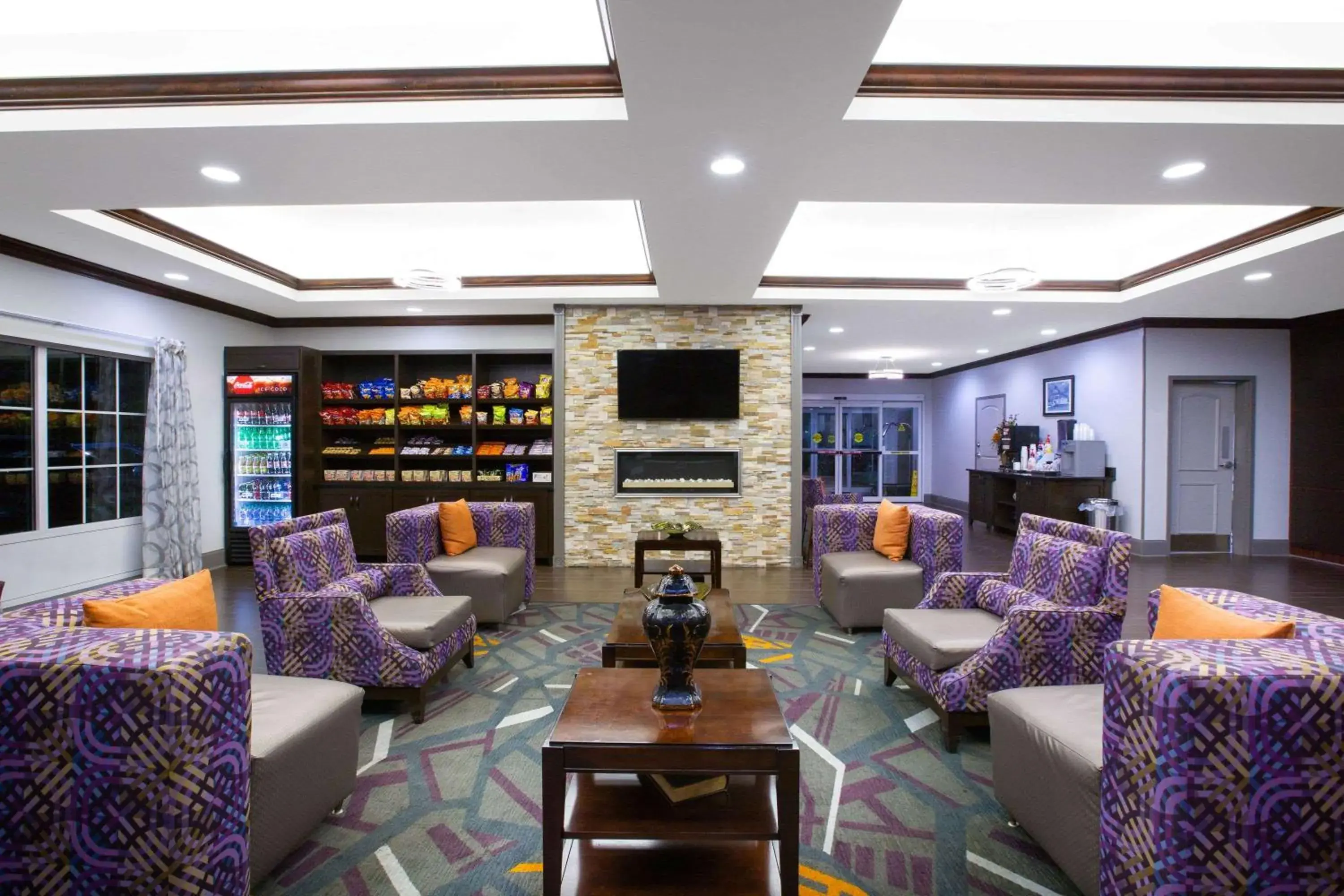 Lobby or reception in La Quinta by Wyndham Tupelo Lobby or reception in La Quinta by Wyndham Tupelo