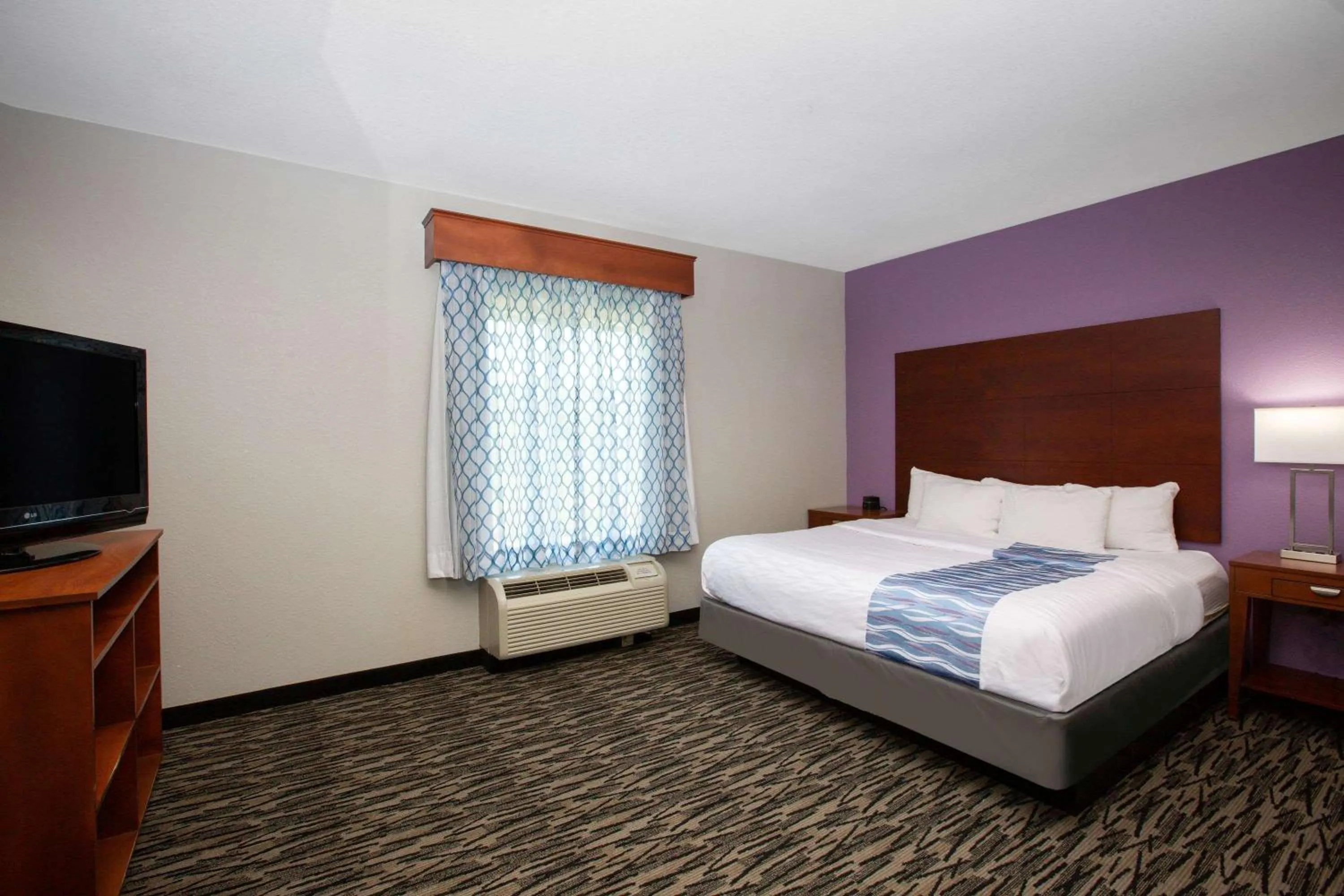 Photo of the whole room, Bed in La Quinta by Wyndham Tupelo
