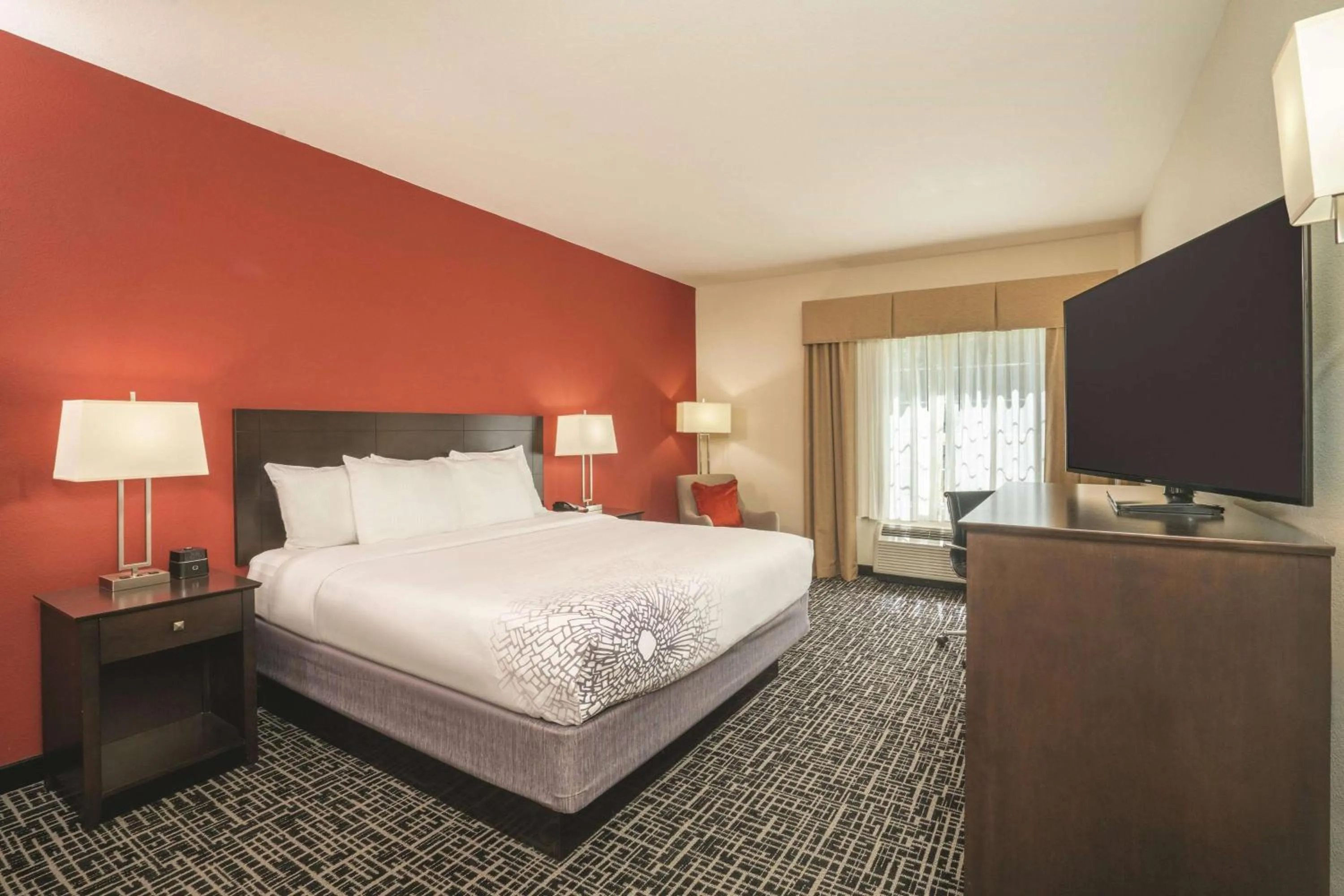 Photo of the whole room, Bed in La Quinta by Wyndham Smyrna TN - Nashville