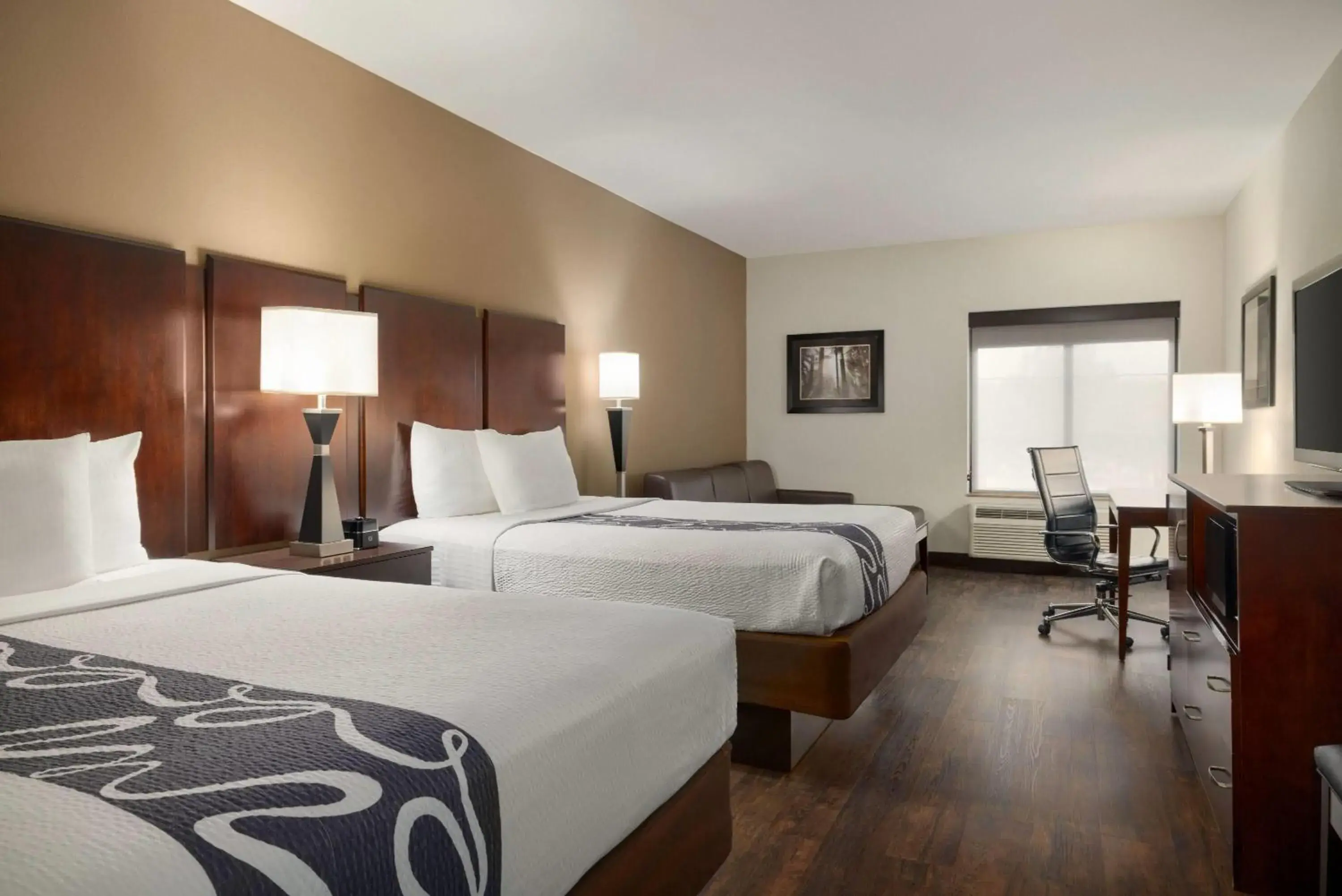 Photo of the whole room, Bed in La Quinta by Wyndham Memphis Wolfchase Photo of the whole room, Bed in La Quinta by Wyndham Memphis Wolfchase