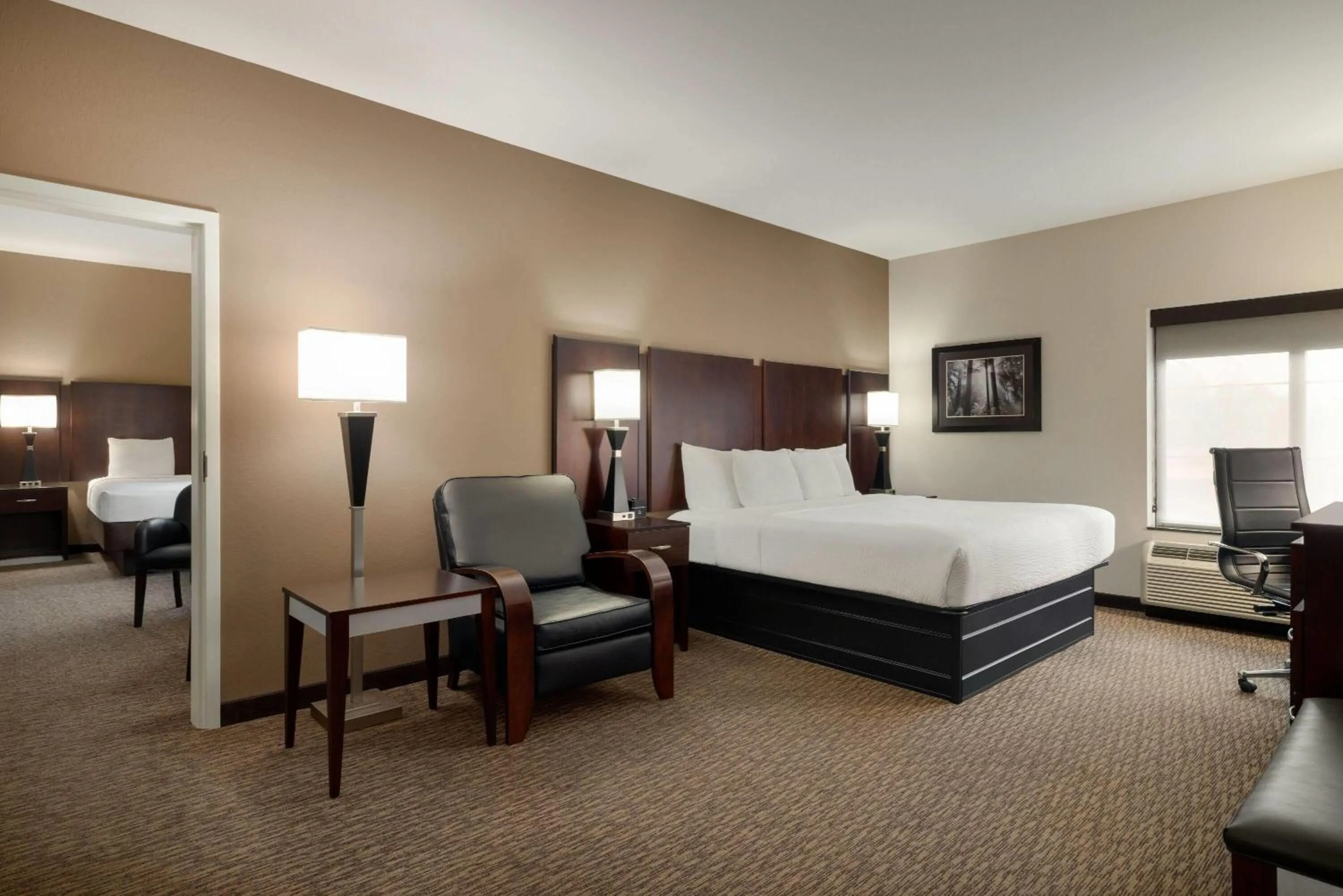 Photo of the whole room, Bed in La Quinta by Wyndham Memphis Wolfchase