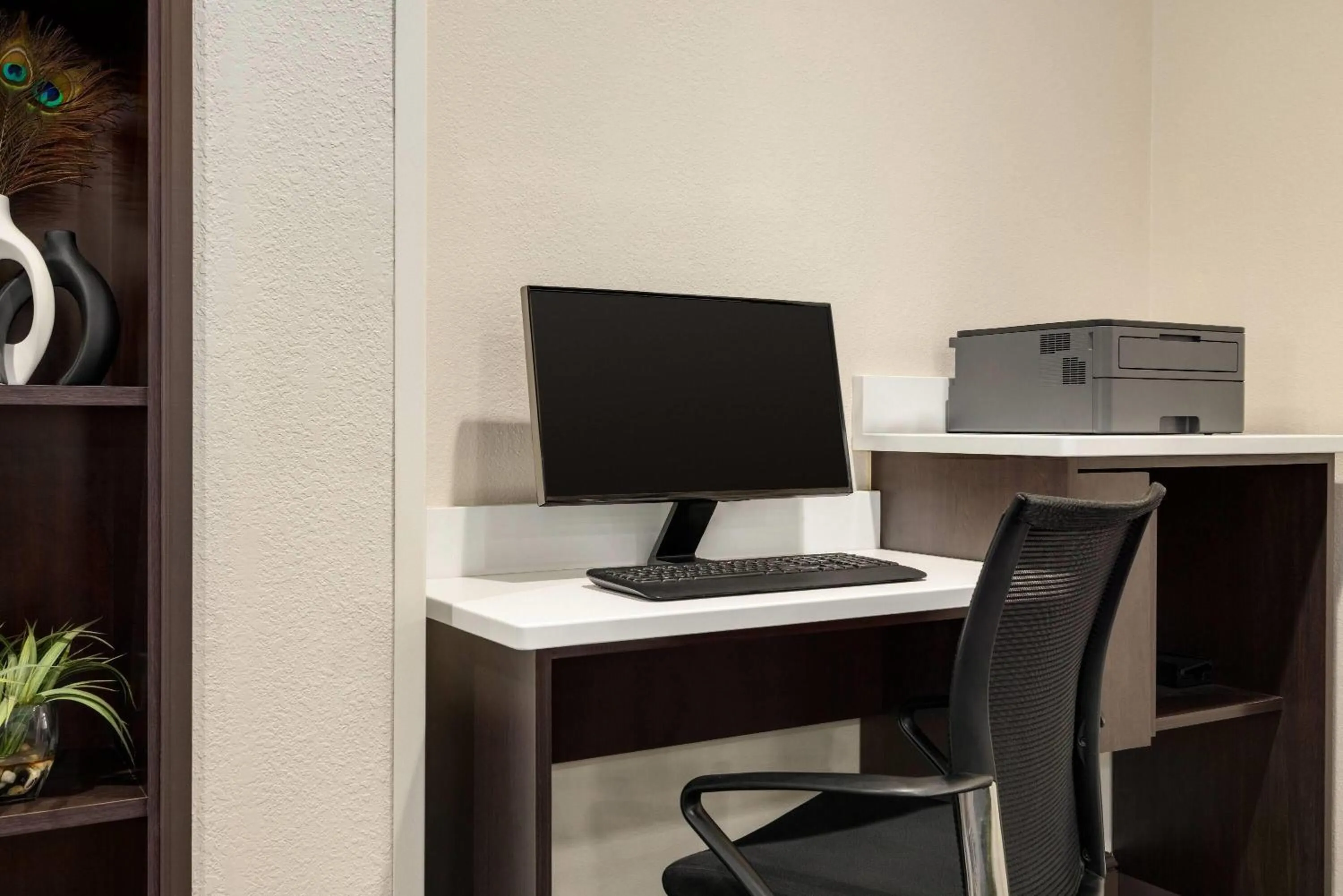 Business facilities in La Quinta by Wyndham Memphis Wolfchase