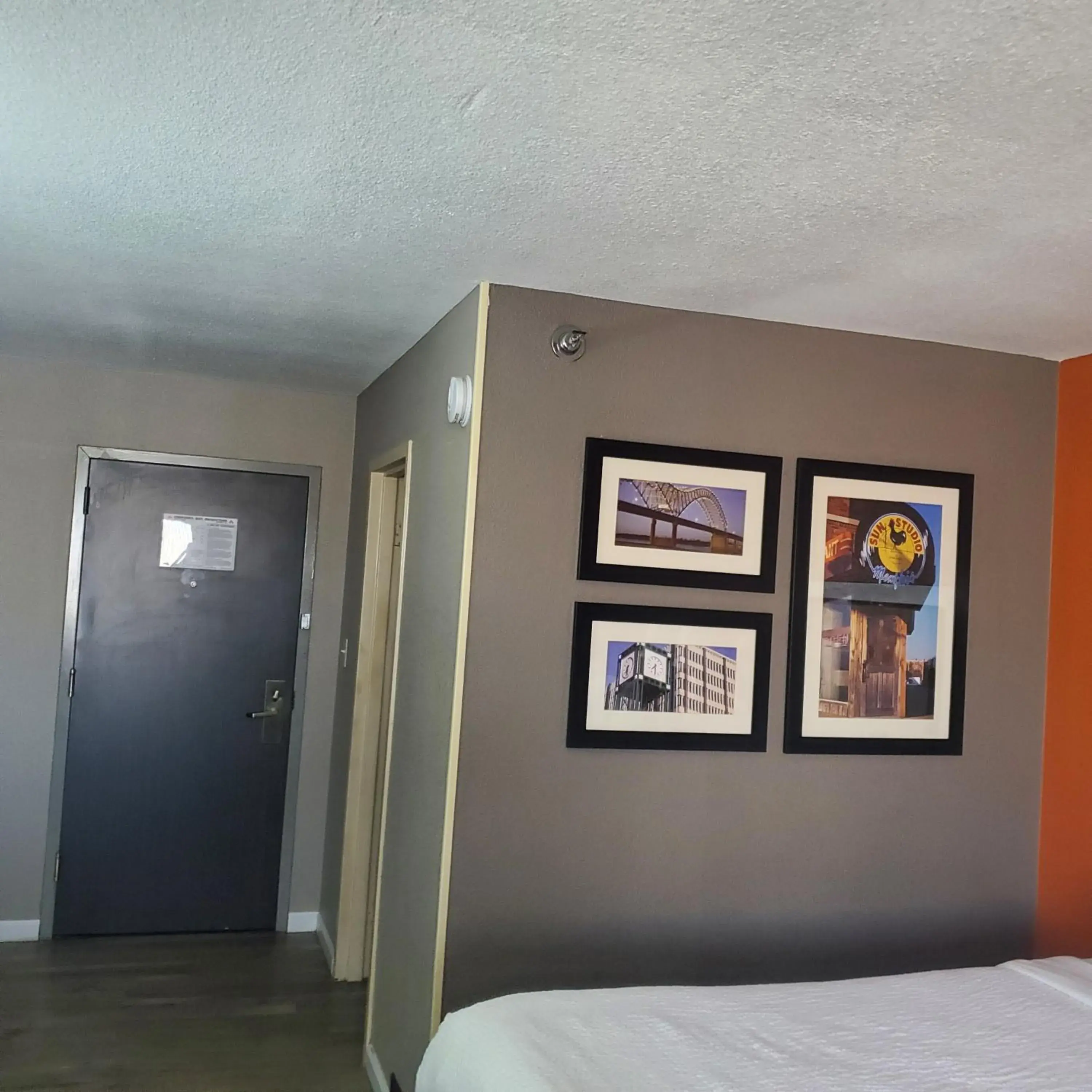 Bedroom, Bed in La Quinta by Wyndham Memphis Airport Graceland Bedroom, Bed in La Quinta by Wyndham Memphis Airport Graceland