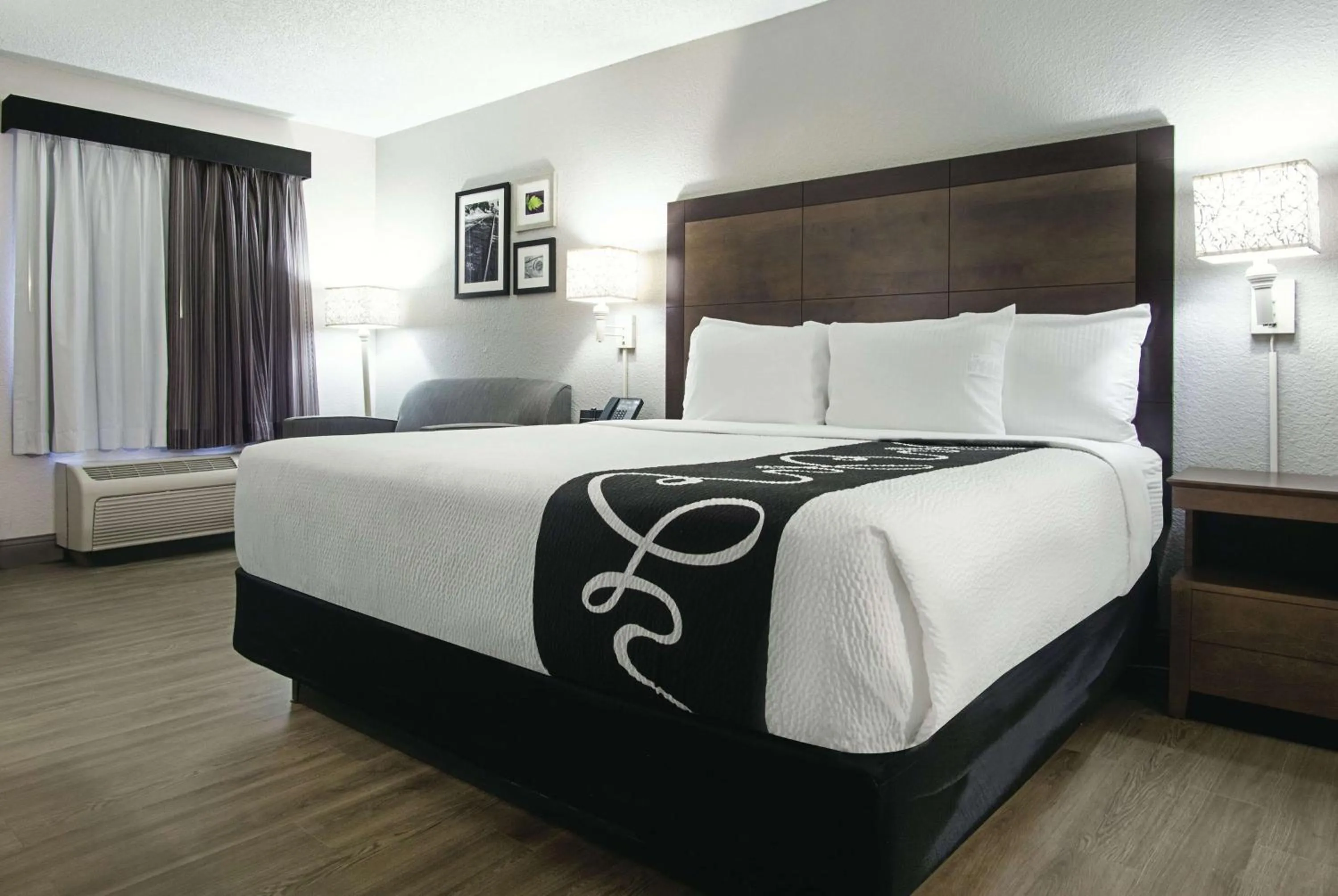 Photo of the whole room in La Quinta Inn by Wyndham West Palm Beach - Florida Turnpike