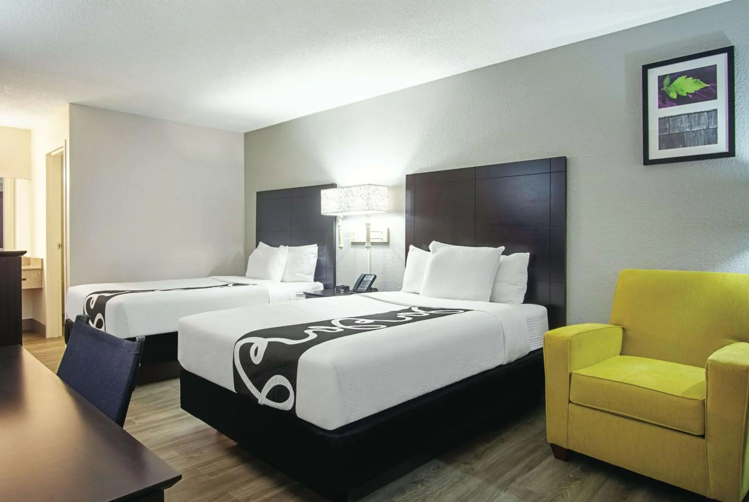 Double Room with Two Double Beds and Bath Tub - Mobility Accessible/Non-Smoking in La Quinta Inn by Wyndham West Palm Beach - Florida Turnpike Double Room with Two Double Beds and Bath Tub - Mobility Accessible/Non-Smoking in La Quinta Inn by Wyndham West Palm Beach - Florida Turnpike