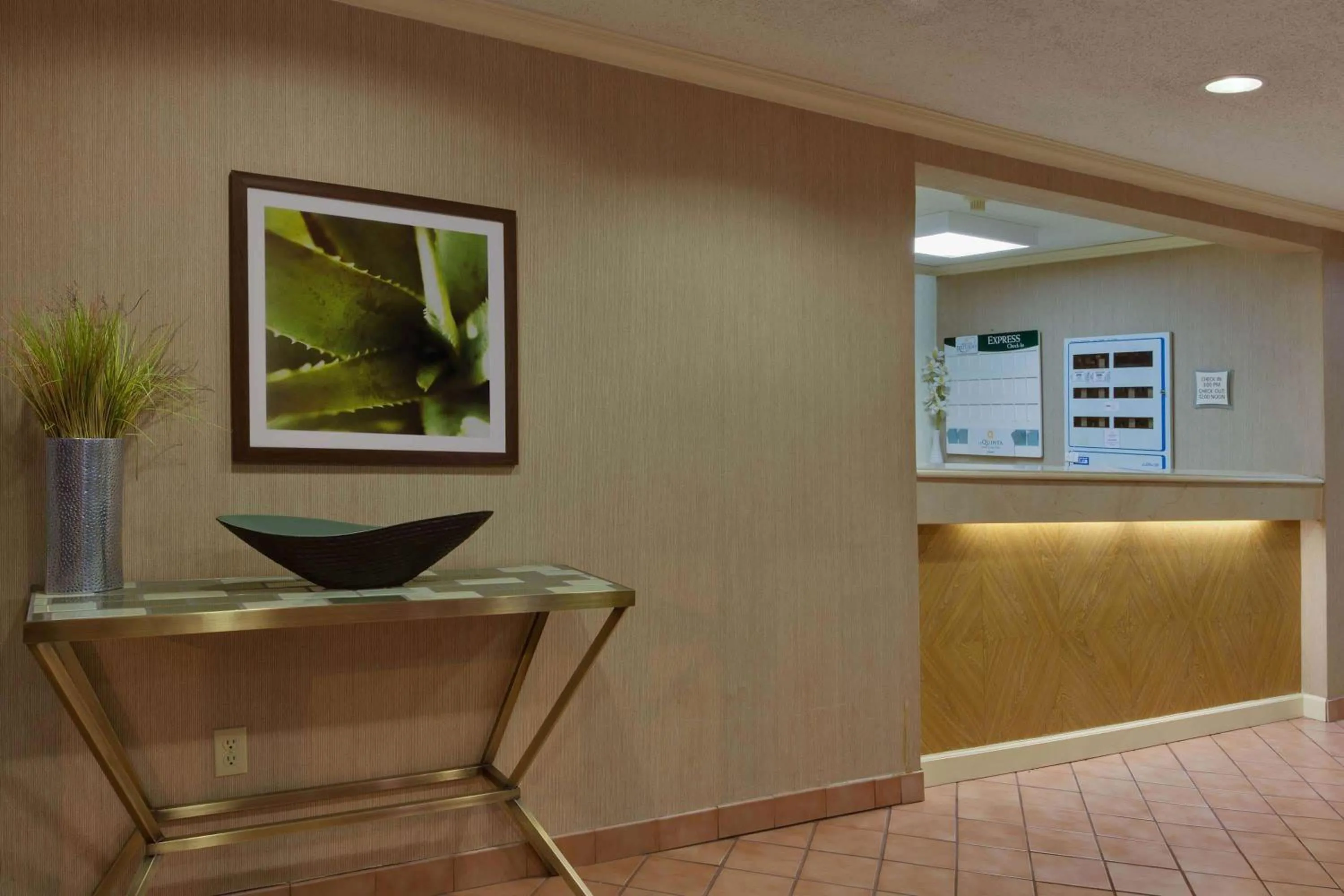 Lobby or reception in La Quinta by Wyndham Lakeland East