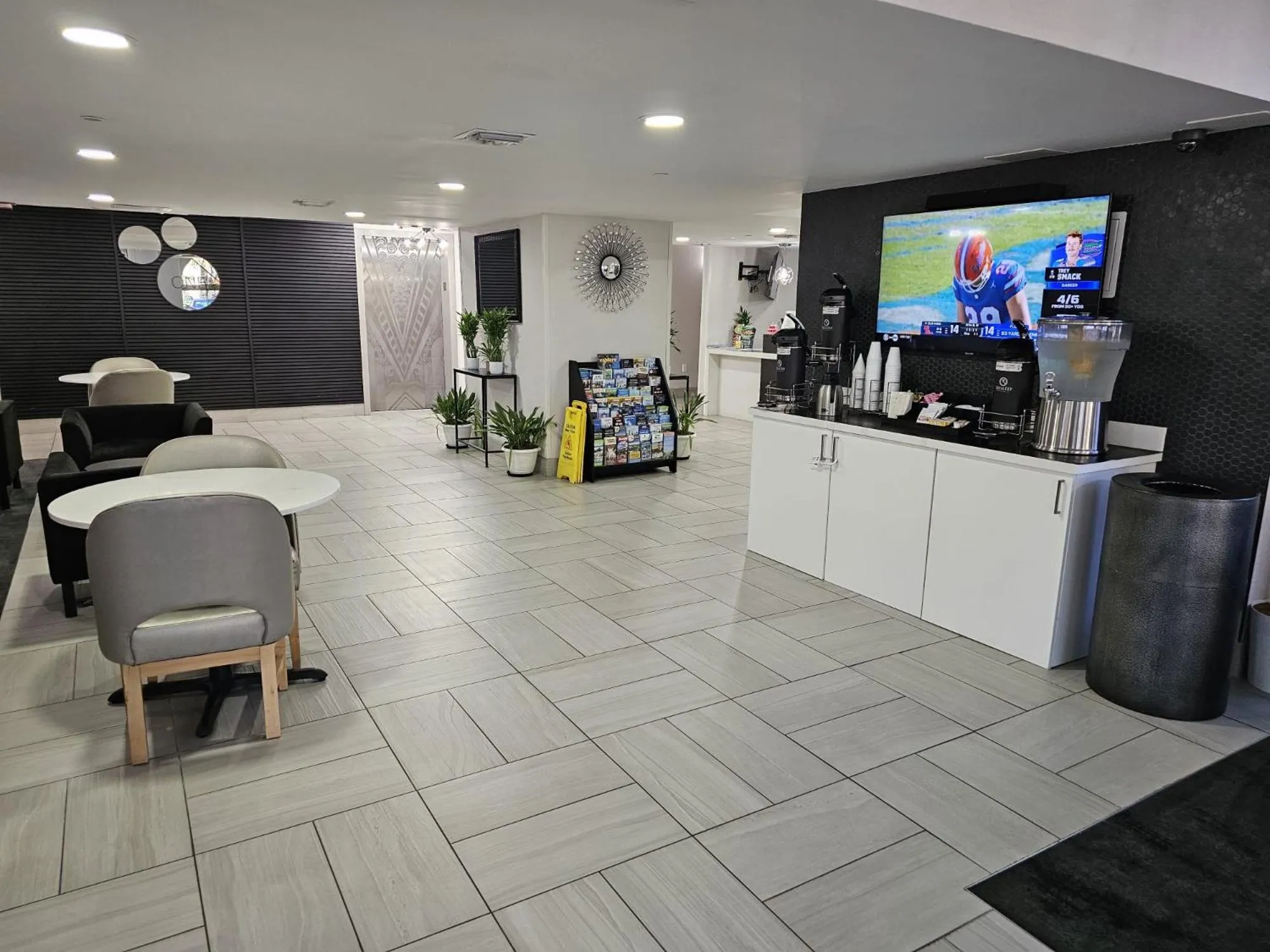 Coffee/tea facilities in La Quinta I-95 Deerfield Beach - Next to The Home Depot & Behind The Wawa