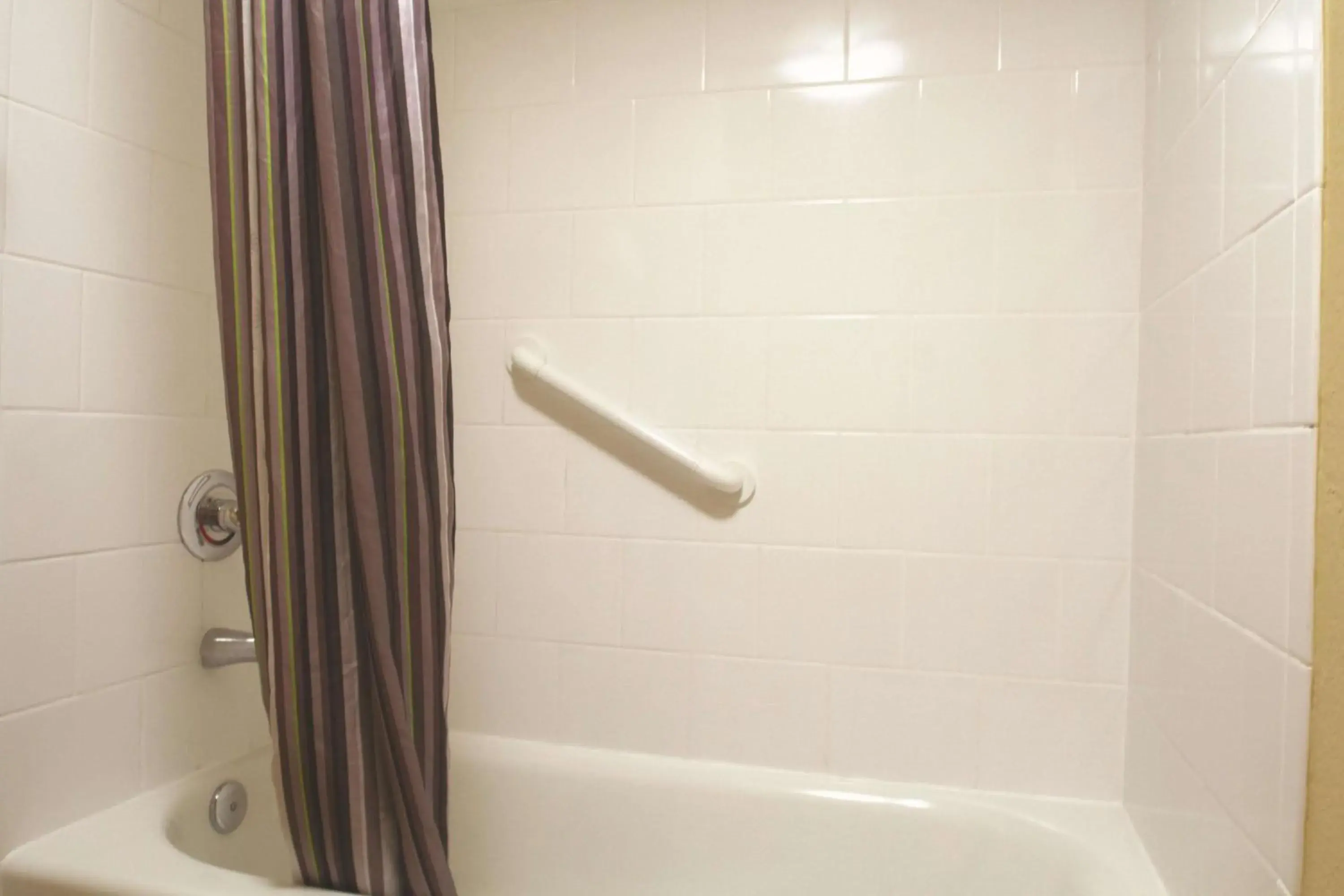 One -Bedroom King Suite, Non-Smoking in La Quinta I-95 Deerfield Beach - Next to The Home Depot & Behind The Wawa One -Bedroom King Suite, Non-Smoking in La Quinta I-95 Deerfield Beach - Next to The Home Depot & Behind The Wawa