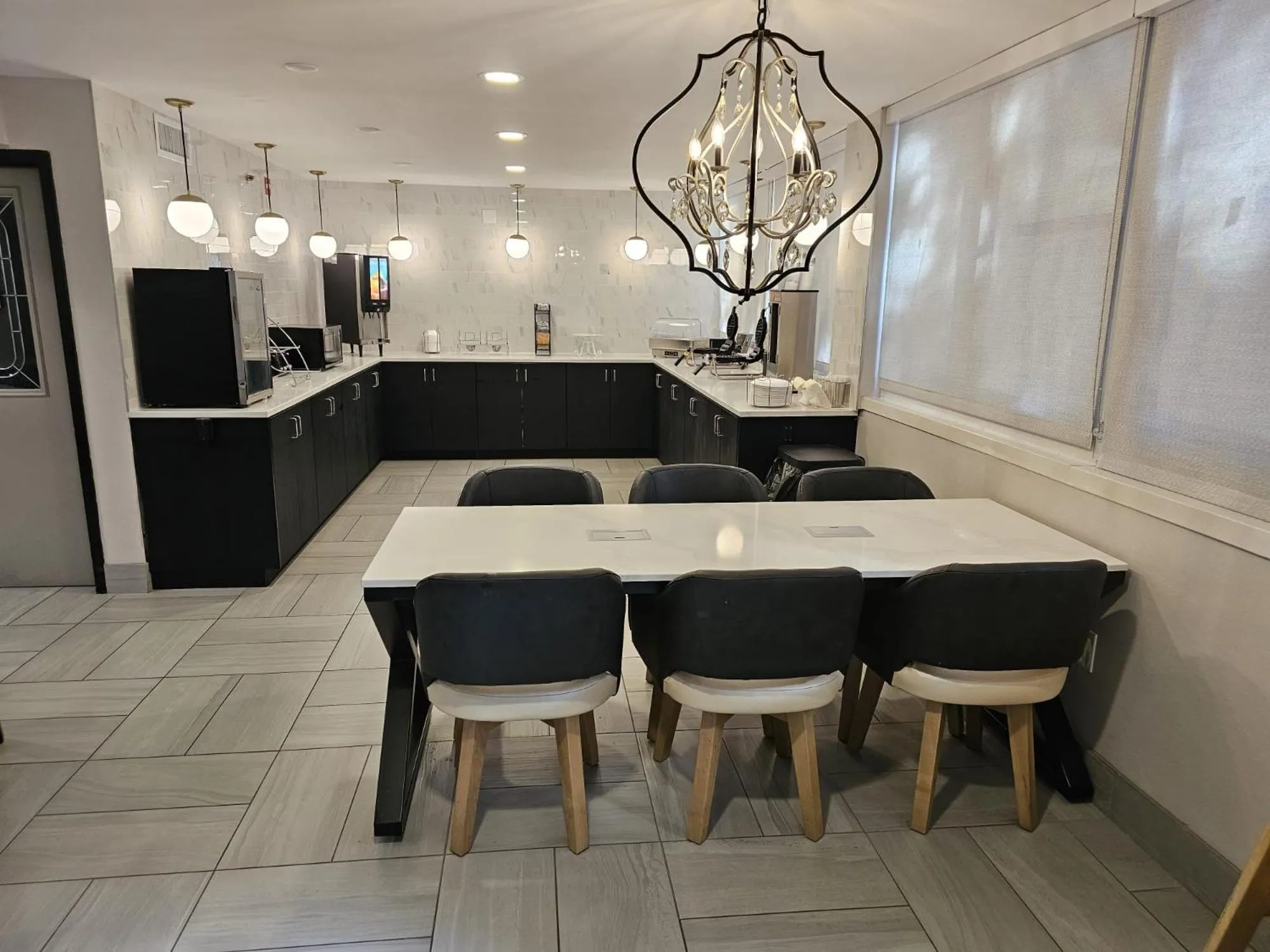 Breakfast in La Quinta I-95 Deerfield Beach - Next to The Home Depot & Behind The Wawa