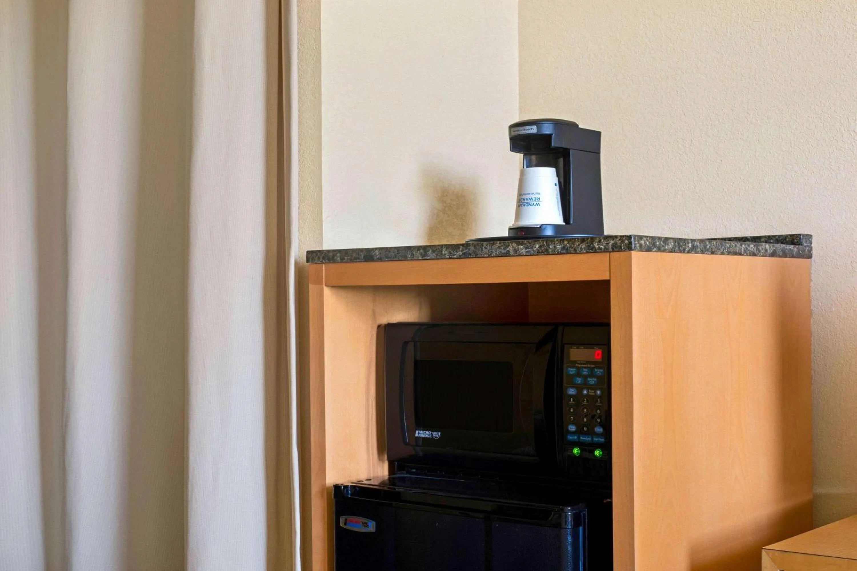 Photo of the whole room in La Quinta Inn & Suites by Wyndham Sunrise