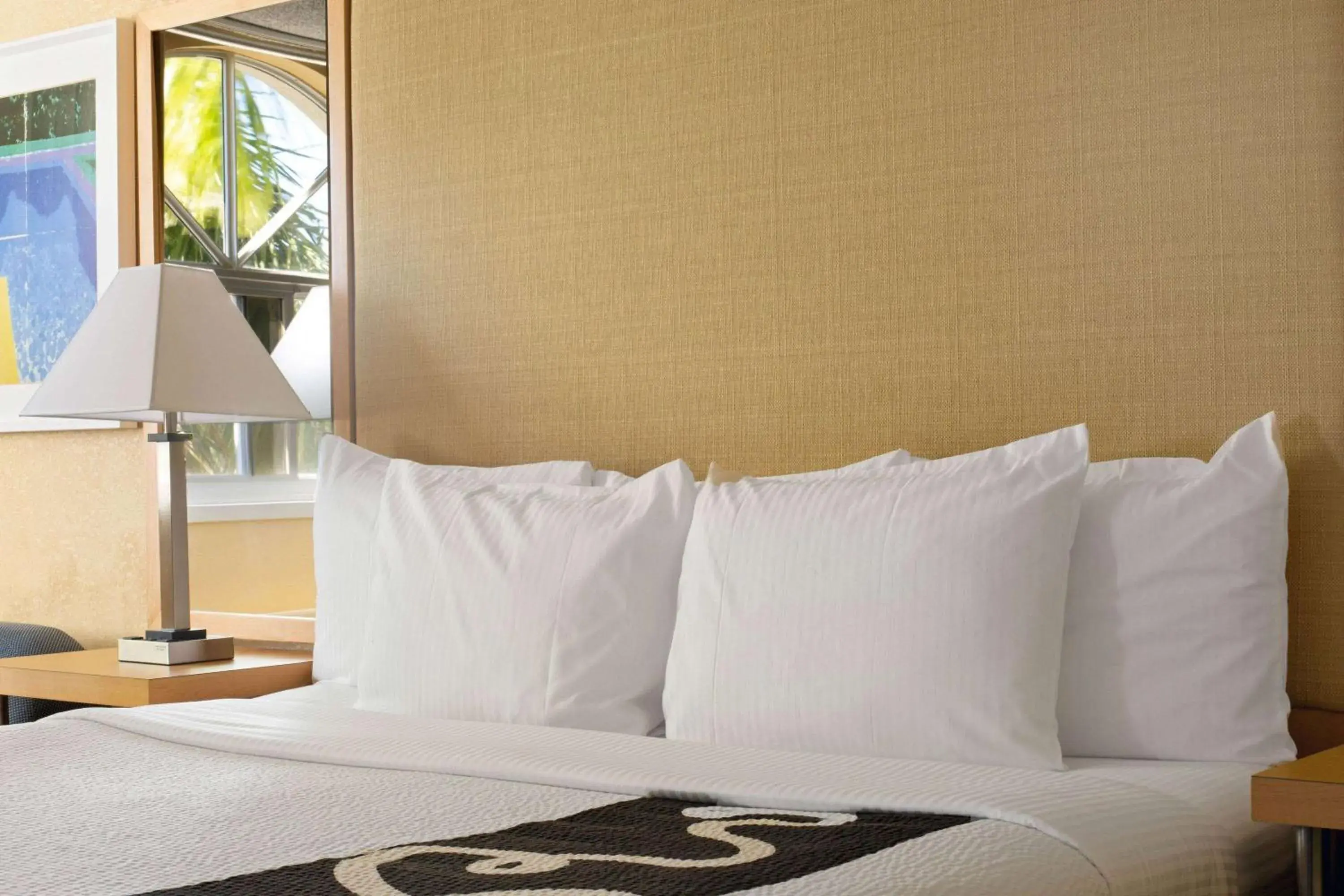 Deluxe King Room - Non-Smoking in La Quinta Inn & Suites by Wyndham Sunrise Deluxe King Room - Non-Smoking in La Quinta Inn & Suites by Wyndham Sunrise