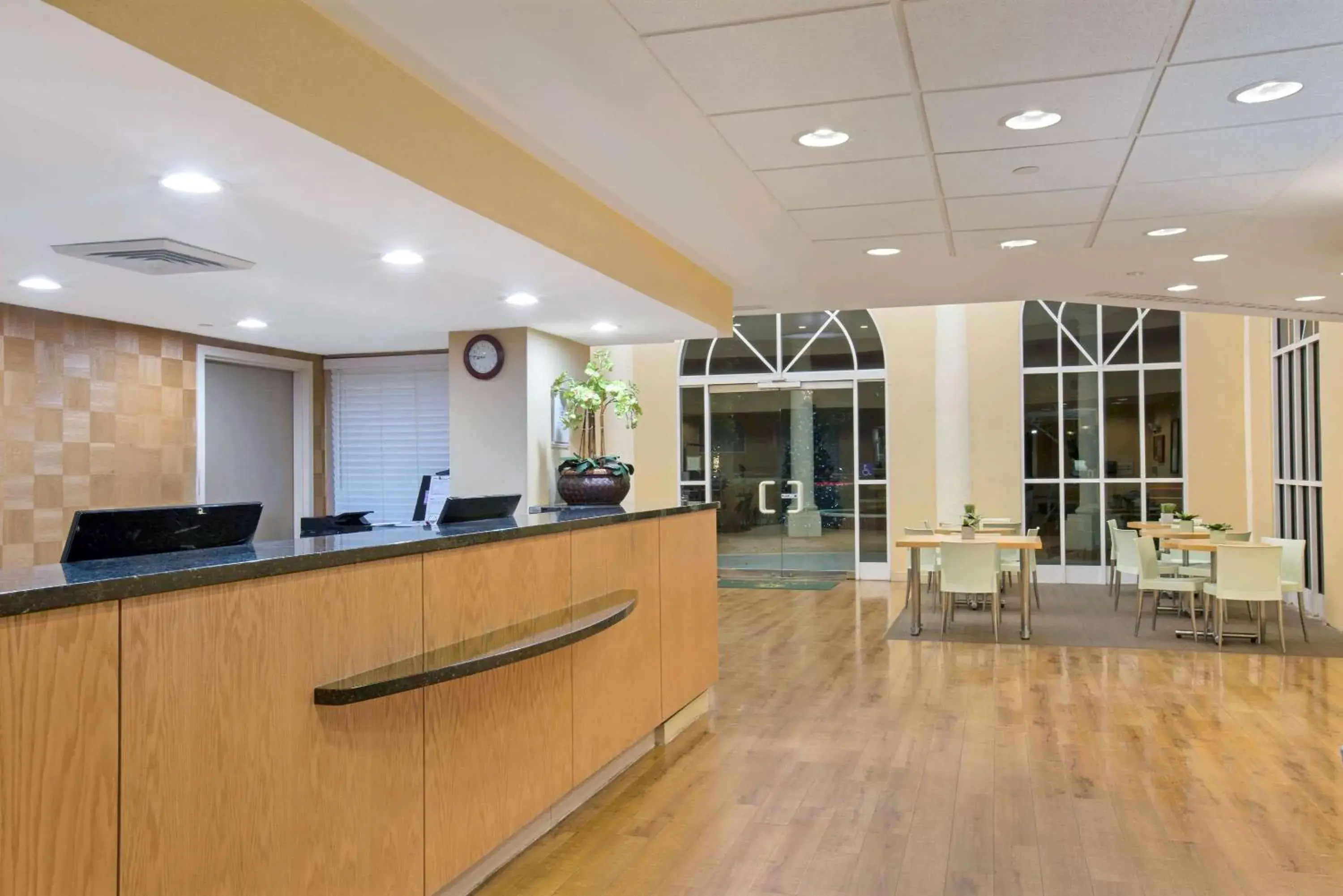 Lobby or reception in La Quinta Inn & Suites by Wyndham Sunrise Lobby or reception in La Quinta Inn & Suites by Wyndham Sunrise