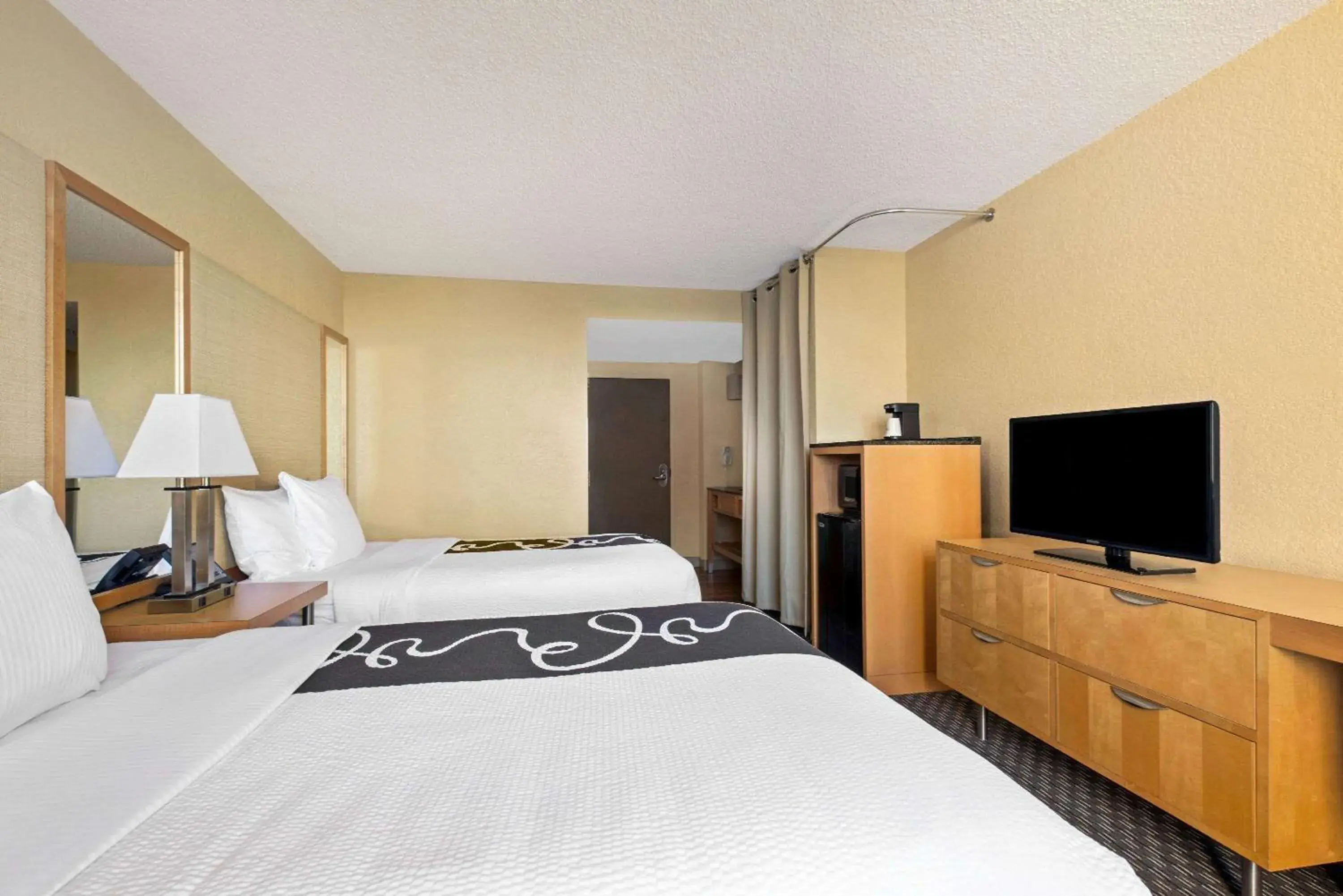 Photo of the whole room, Bed in La Quinta Inn & Suites by Wyndham Sunrise Photo of the whole room, Bed in La Quinta Inn & Suites by Wyndham Sunrise