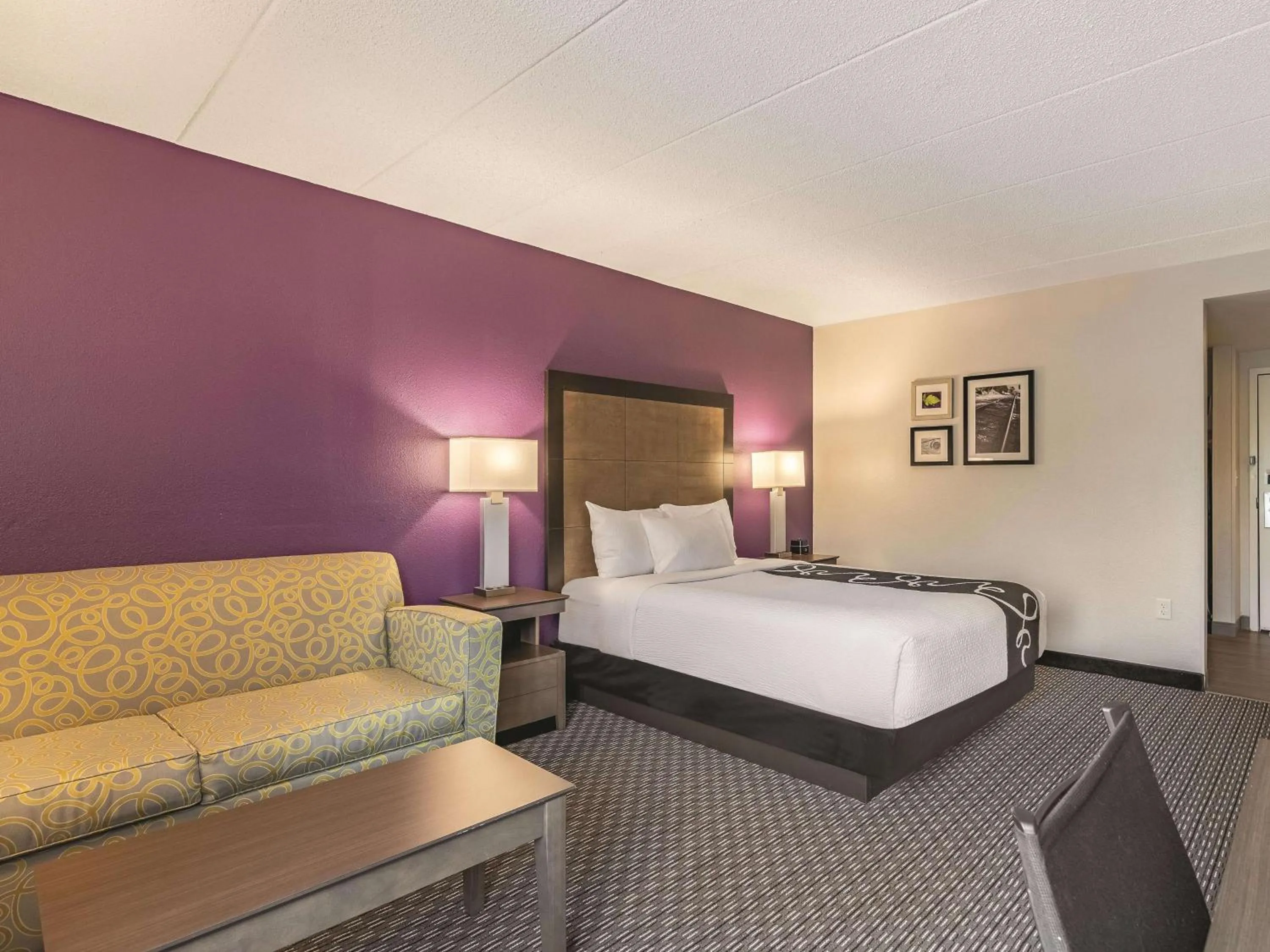 Photo of the whole room, Bed in La Quinta by Wyndham Salem NH