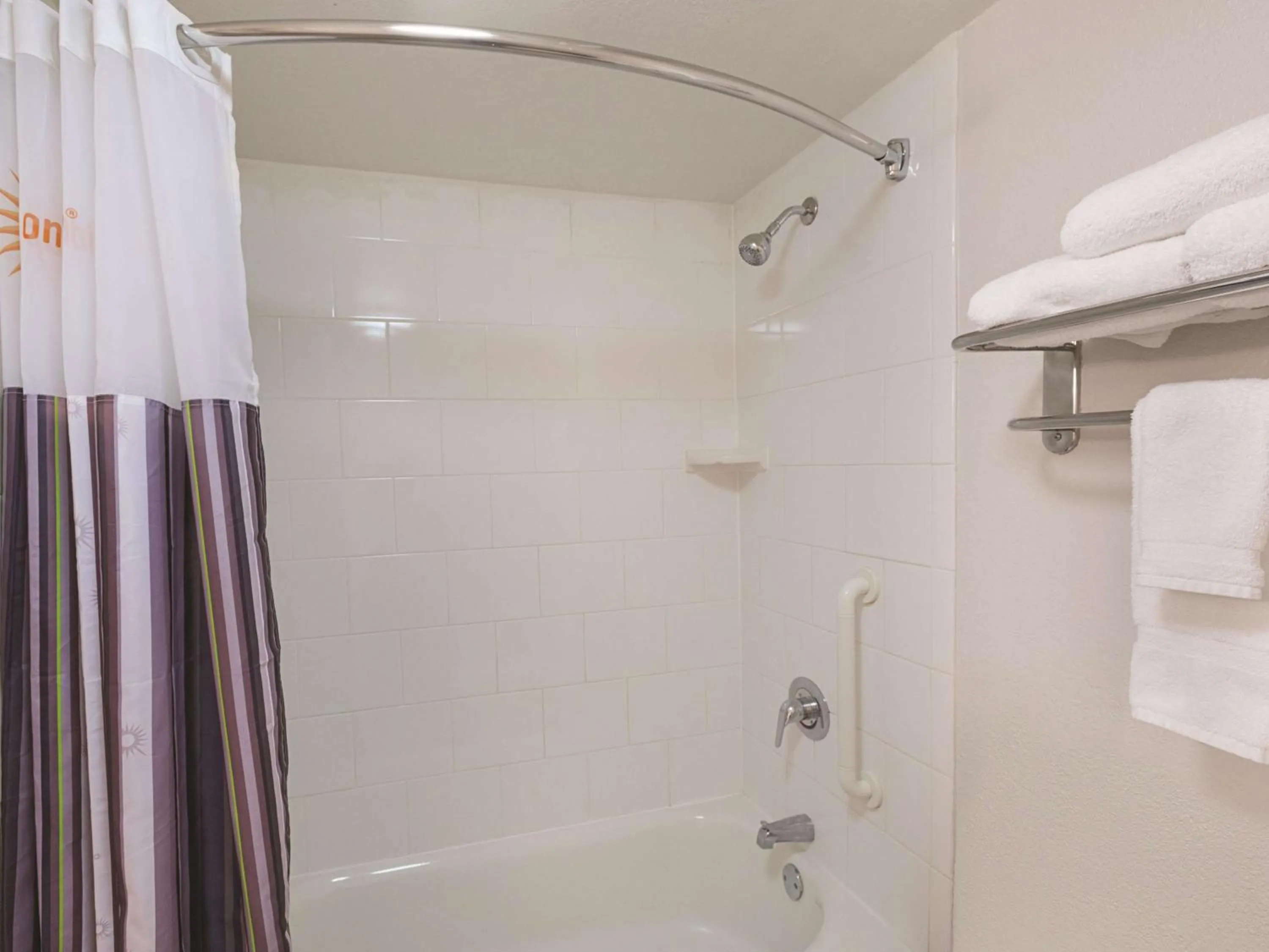 Photo of the whole room in La Quinta by Wyndham Sarasota Downtown