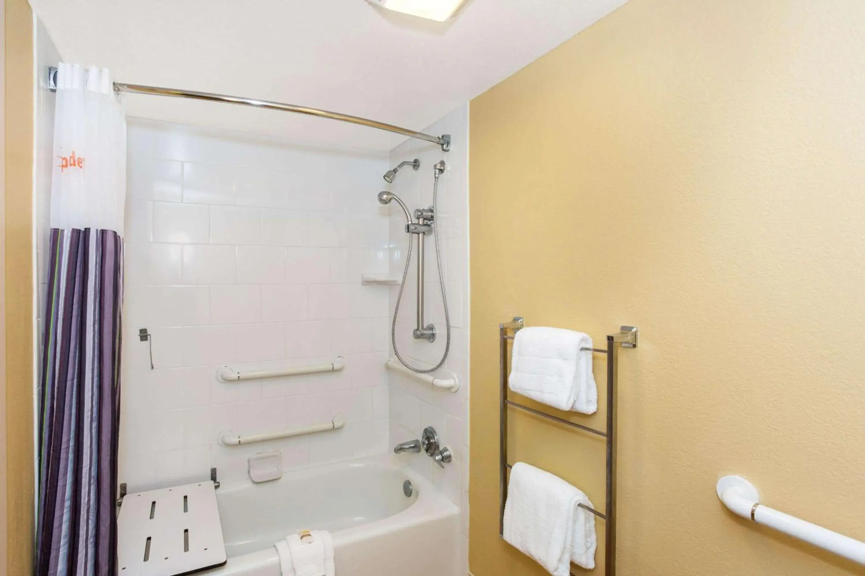 Bathroom in La Quinta by Wyndham Sarasota Downtown Bathroom in La Quinta by Wyndham Sarasota Downtown