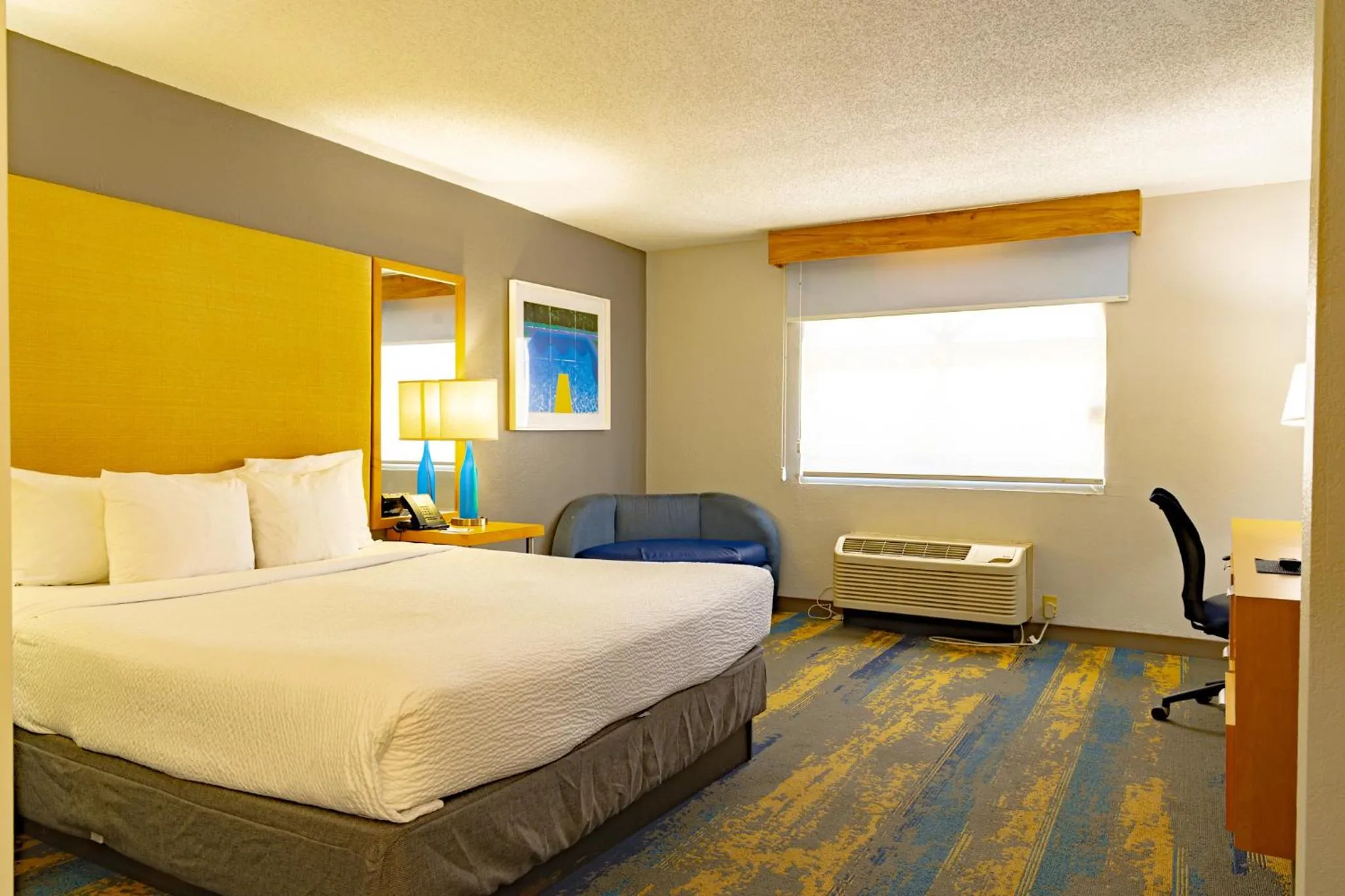 Bed in La Quinta by Wyndham Sarasota Downtown