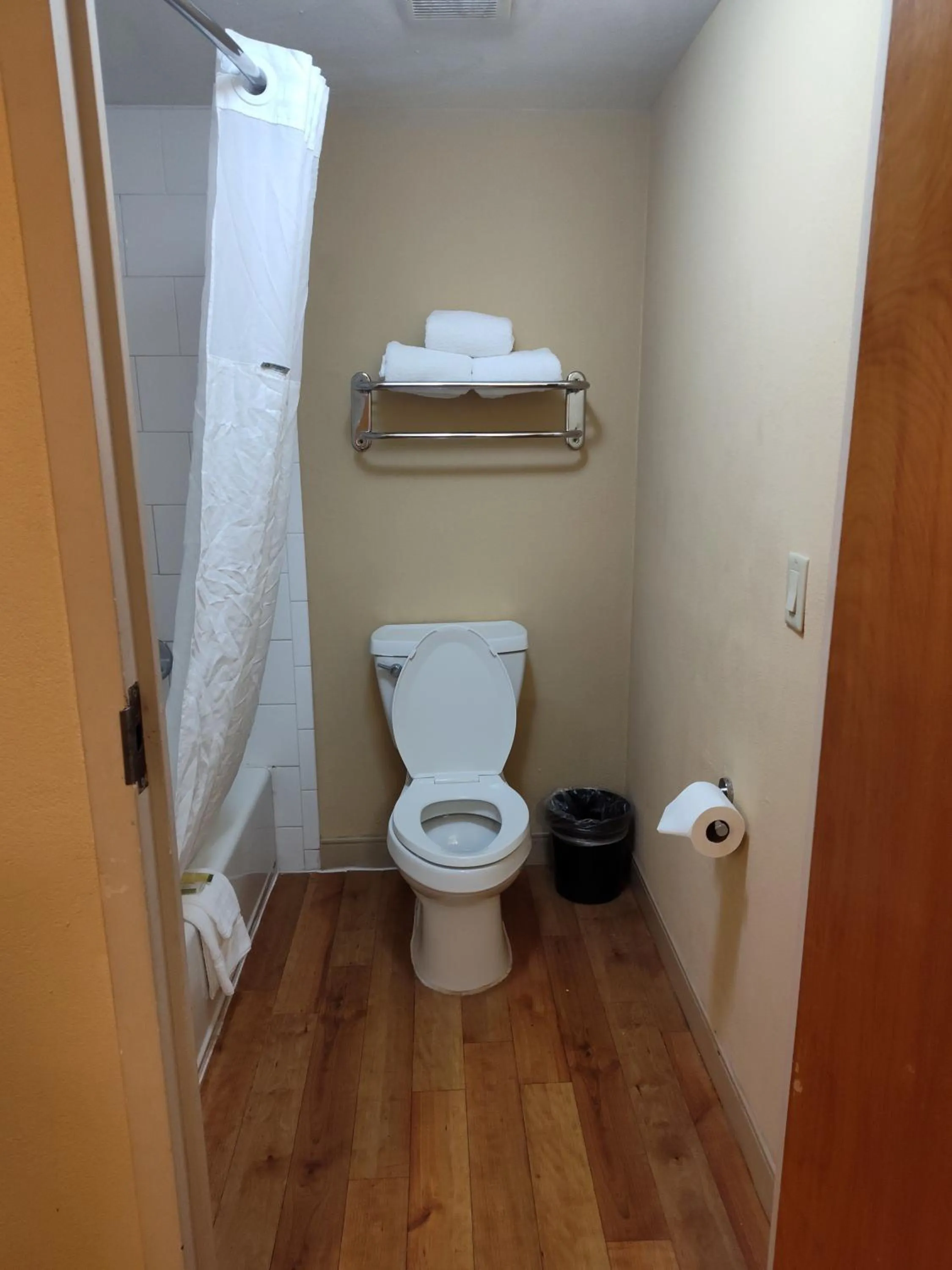 Bathroom in La Quinta by Wyndham West Palm Beach Airport