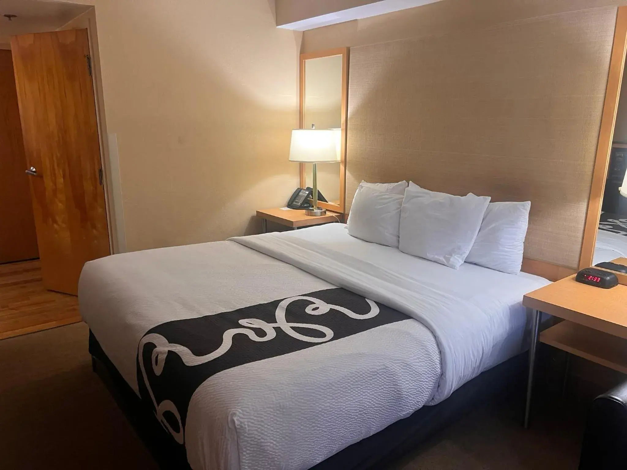 Bed in La Quinta by Wyndham West Palm Beach Airport Bed in La Quinta by Wyndham West Palm Beach Airport