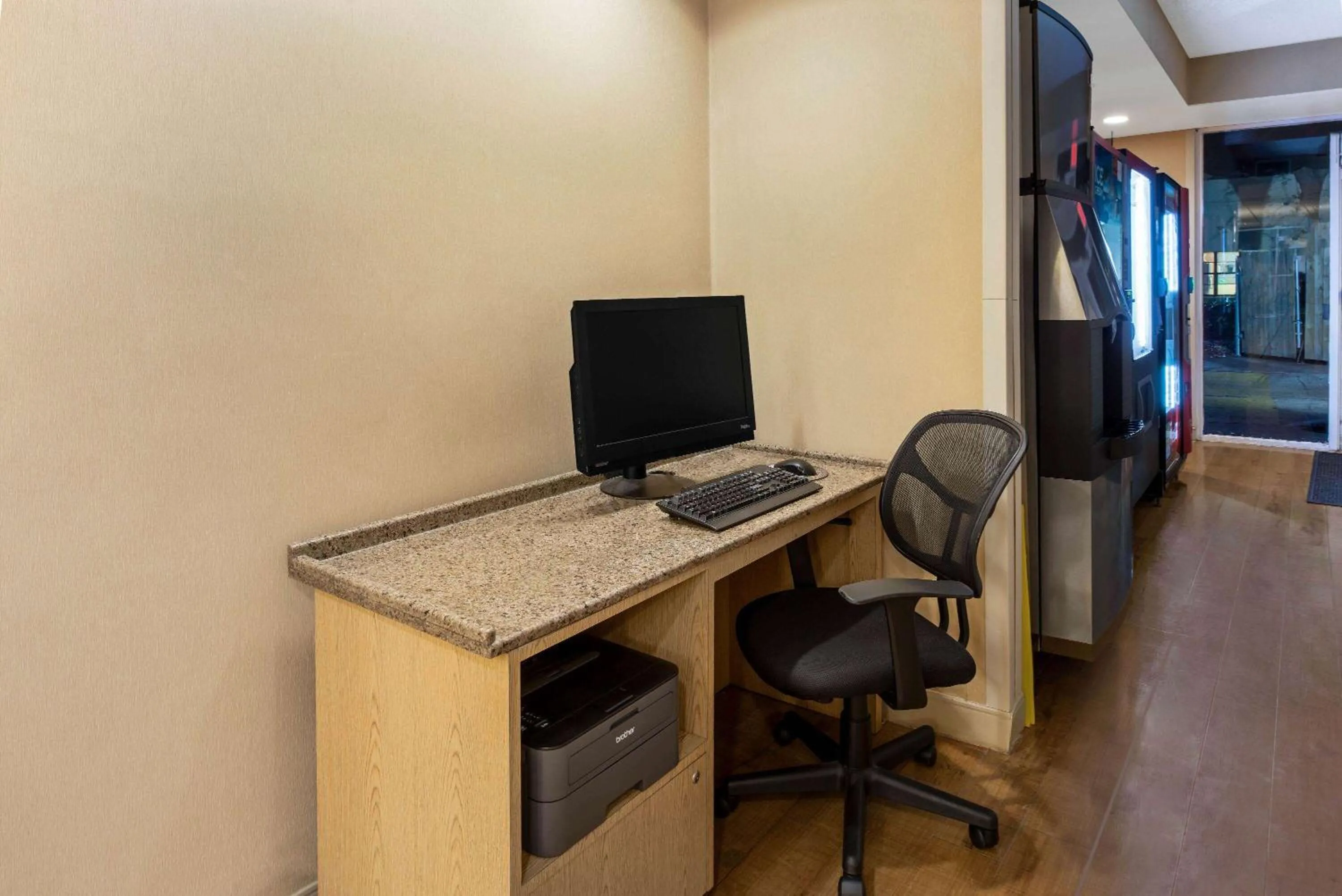 Business facilities in La Quinta by Wyndham West Palm Beach Airport