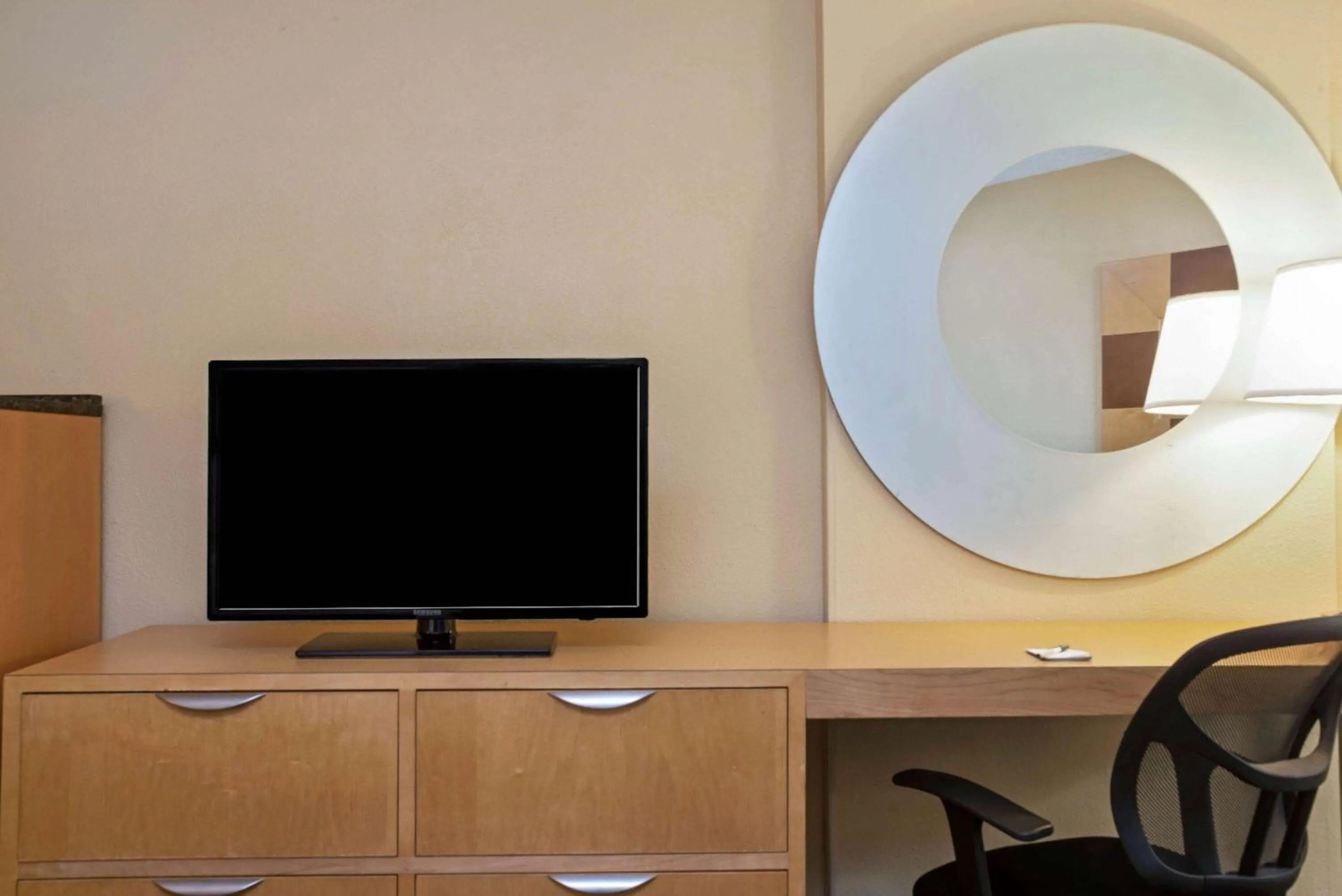 Photo of the whole room in La Quinta by Wyndham West Palm Beach Airport