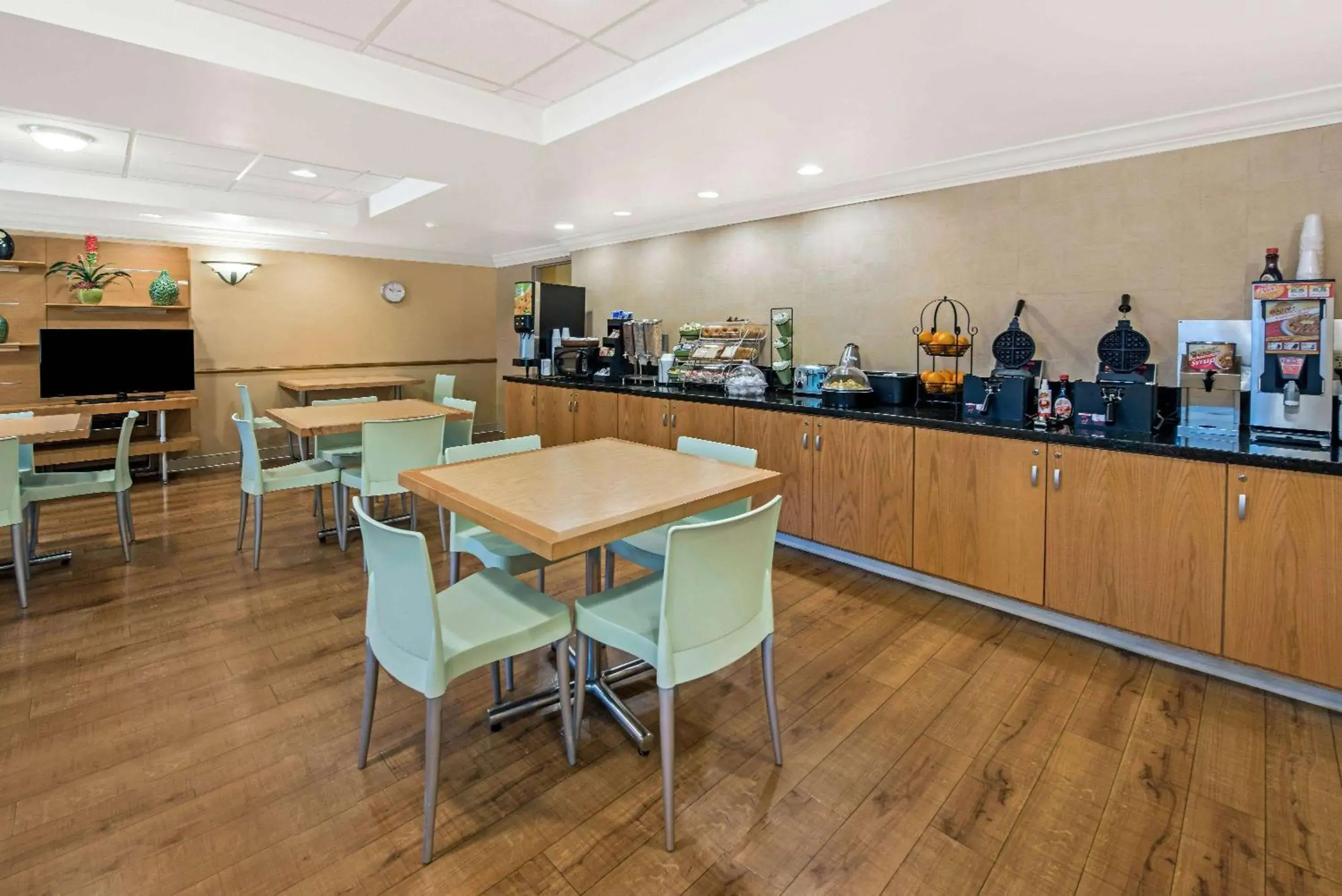 Breakfast in La Quinta by Wyndham West Palm Beach Airport Breakfast in La Quinta by Wyndham West Palm Beach Airport