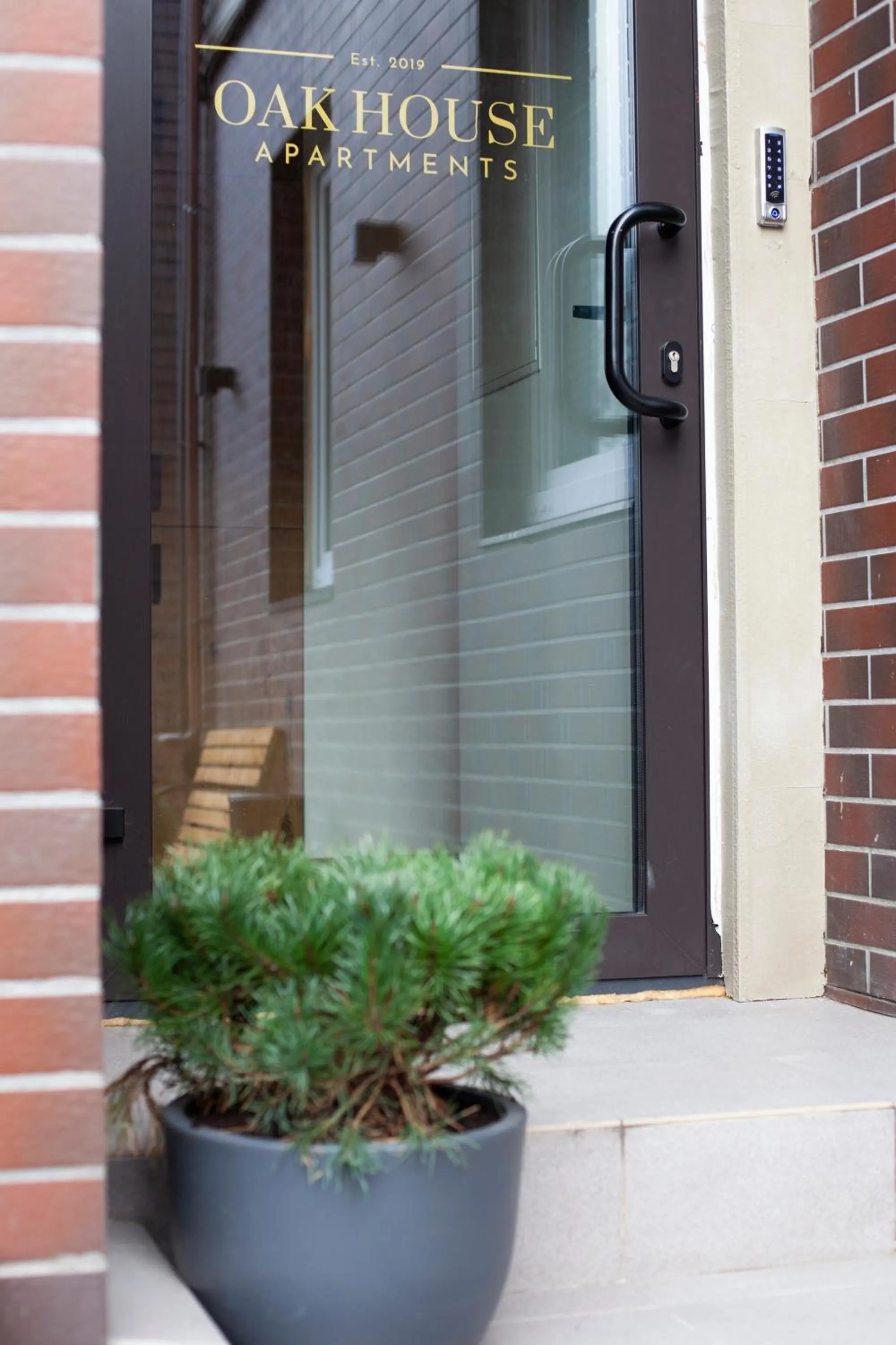 Facade/entrance in Oak house apartments