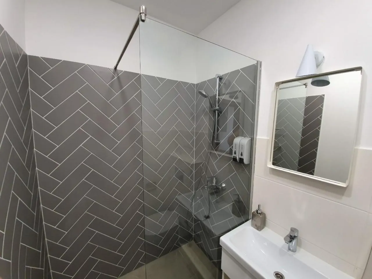 Shower in Oak house apartments