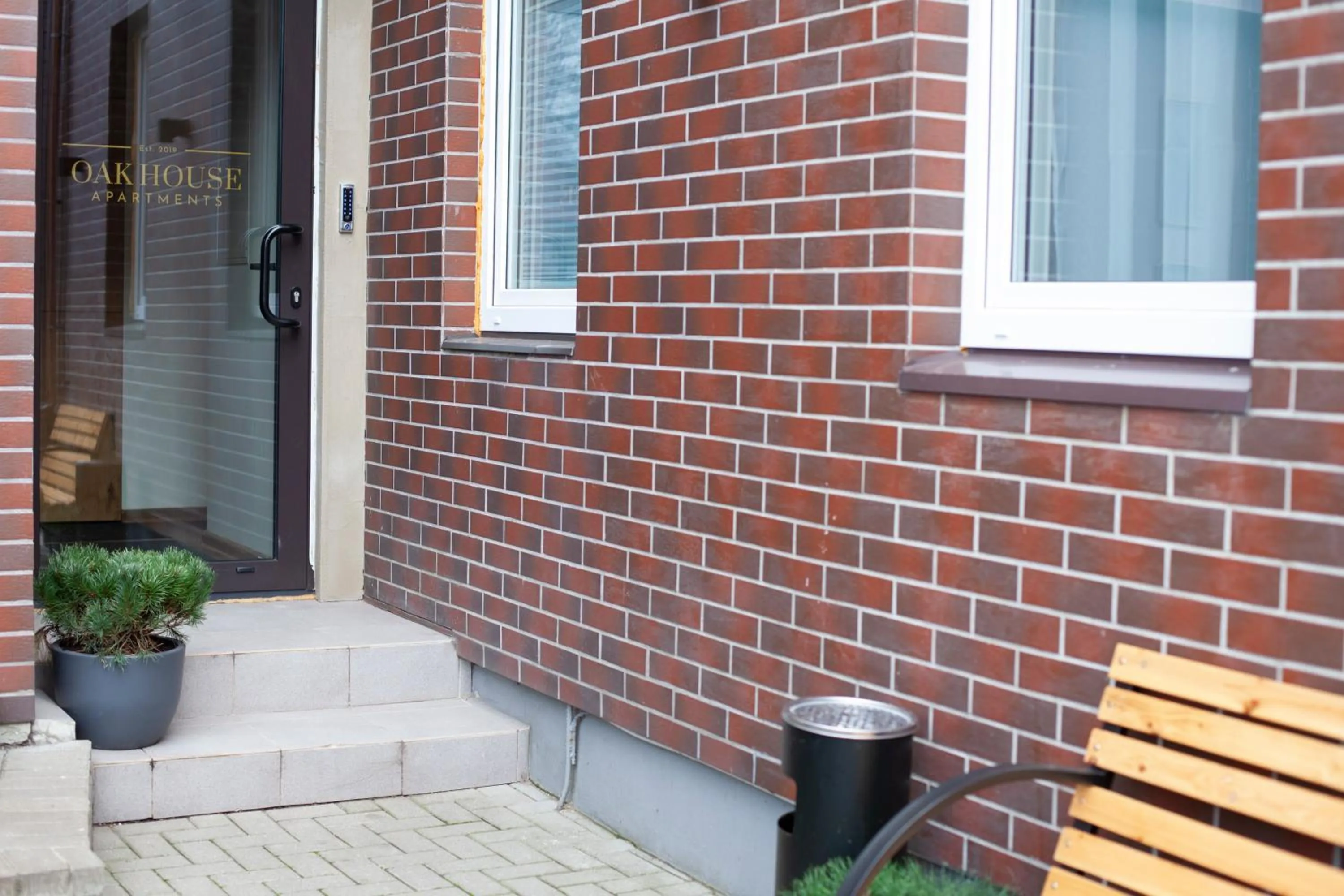 Facade/entrance in Oak house apartments