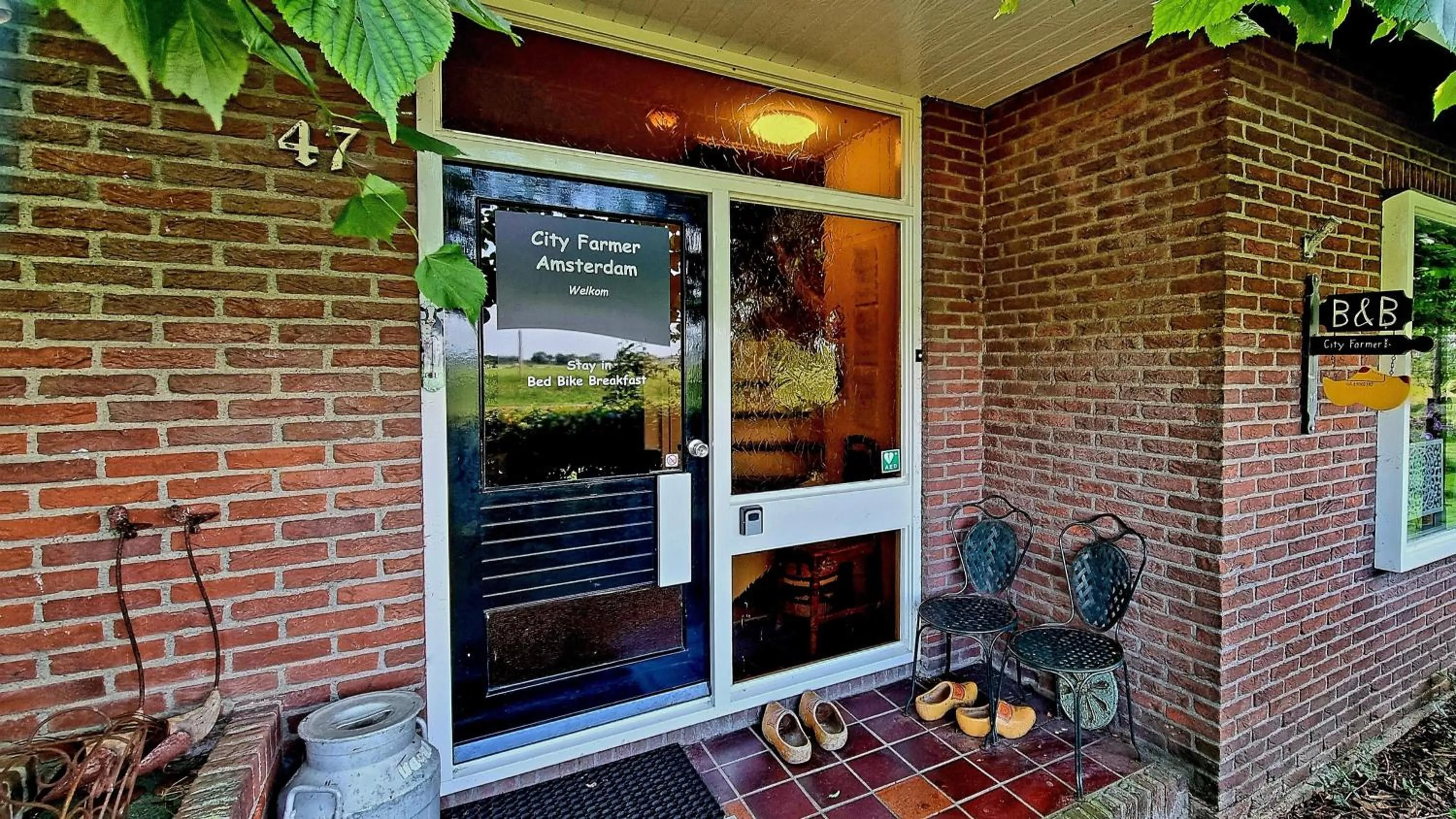 City Farmer Amsterdam Guesthouse, Bed, Bike and Breakfast