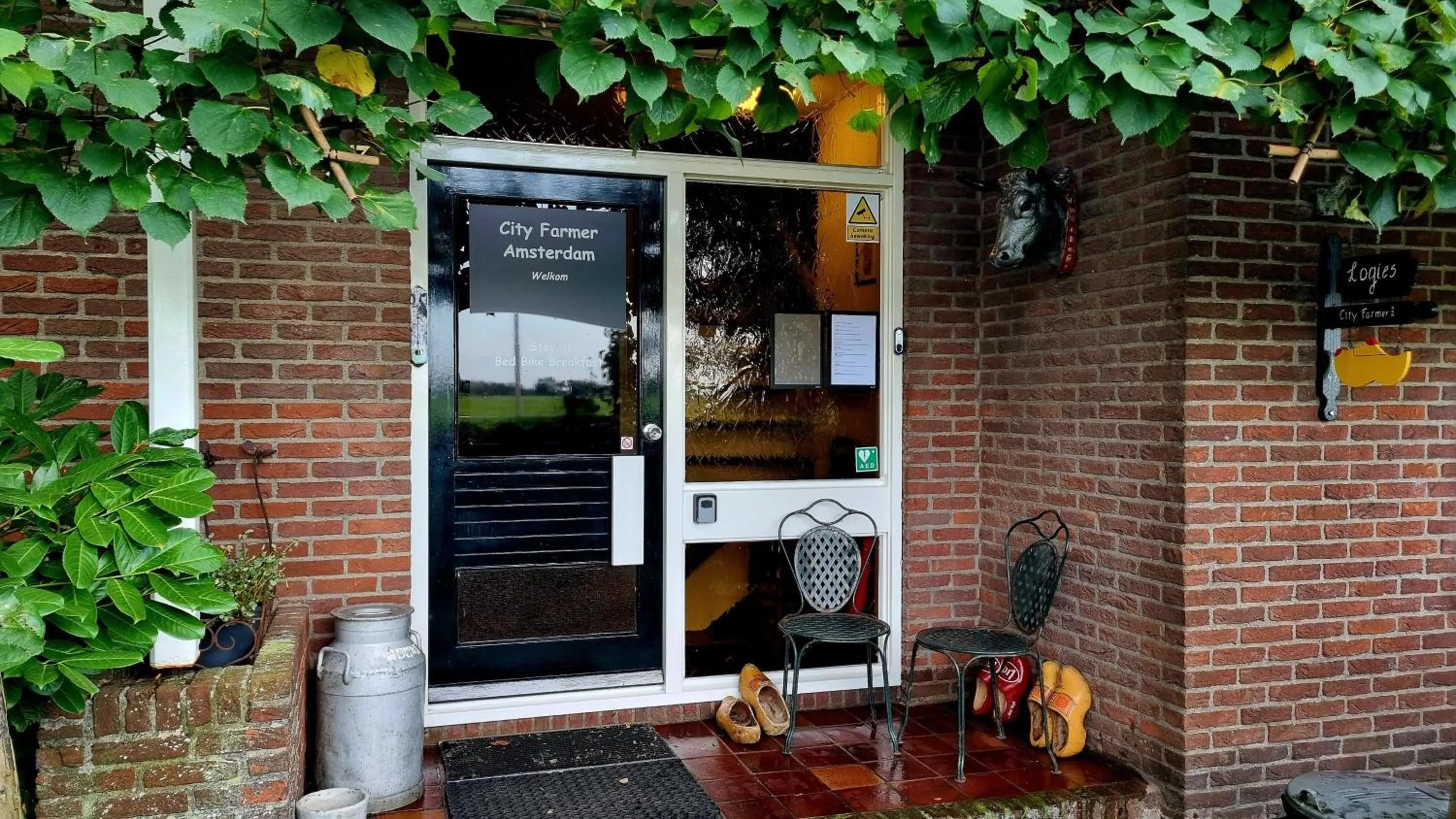 Property building in City Farmer Amsterdam a Guesthouse with Free Parking, Bikes & Easy City Center Access