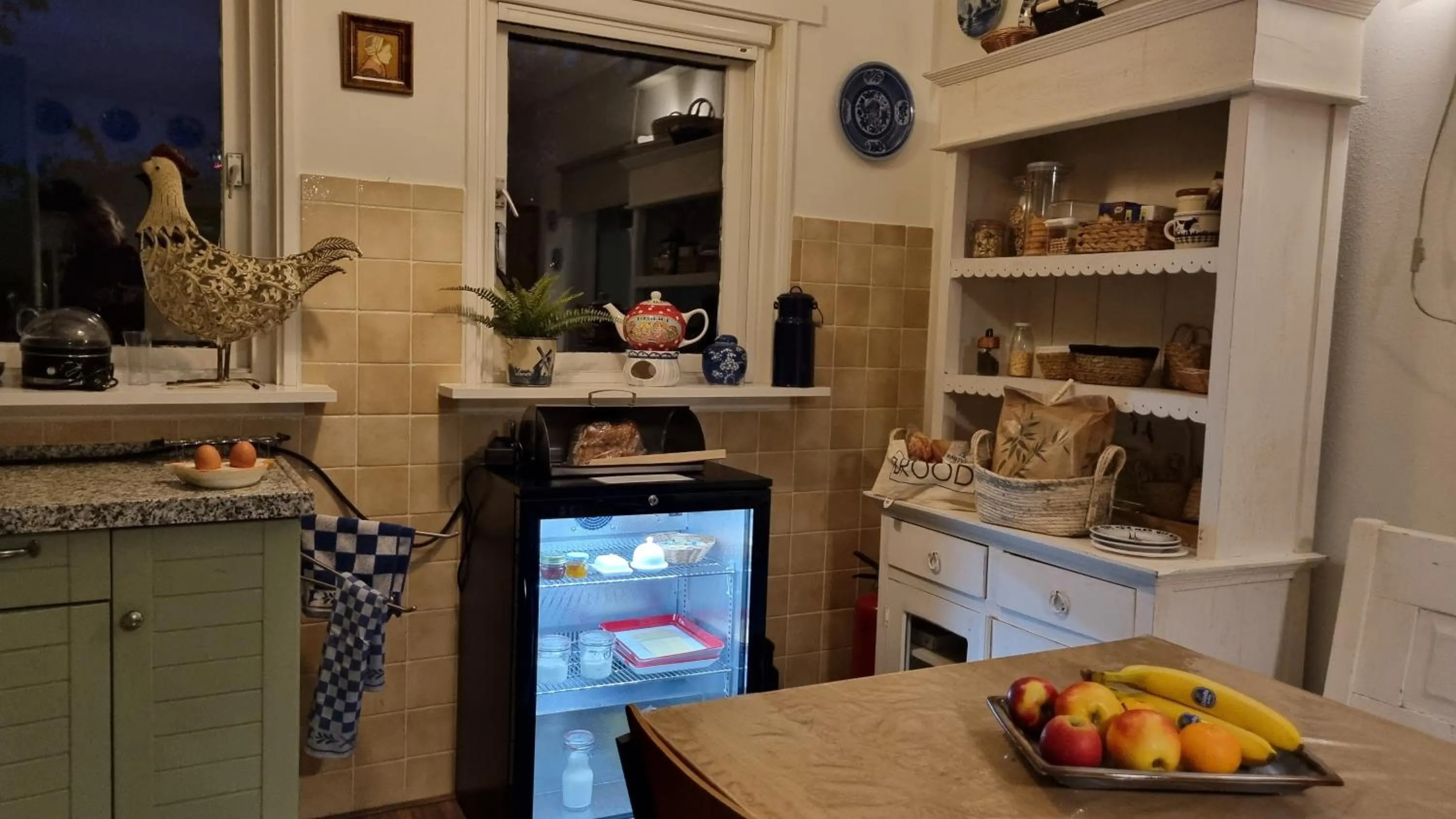 Kitchen or kitchenette in City Farmer Amsterdam a Guesthouse with Free Parking, Bikes & Easy City Center Access