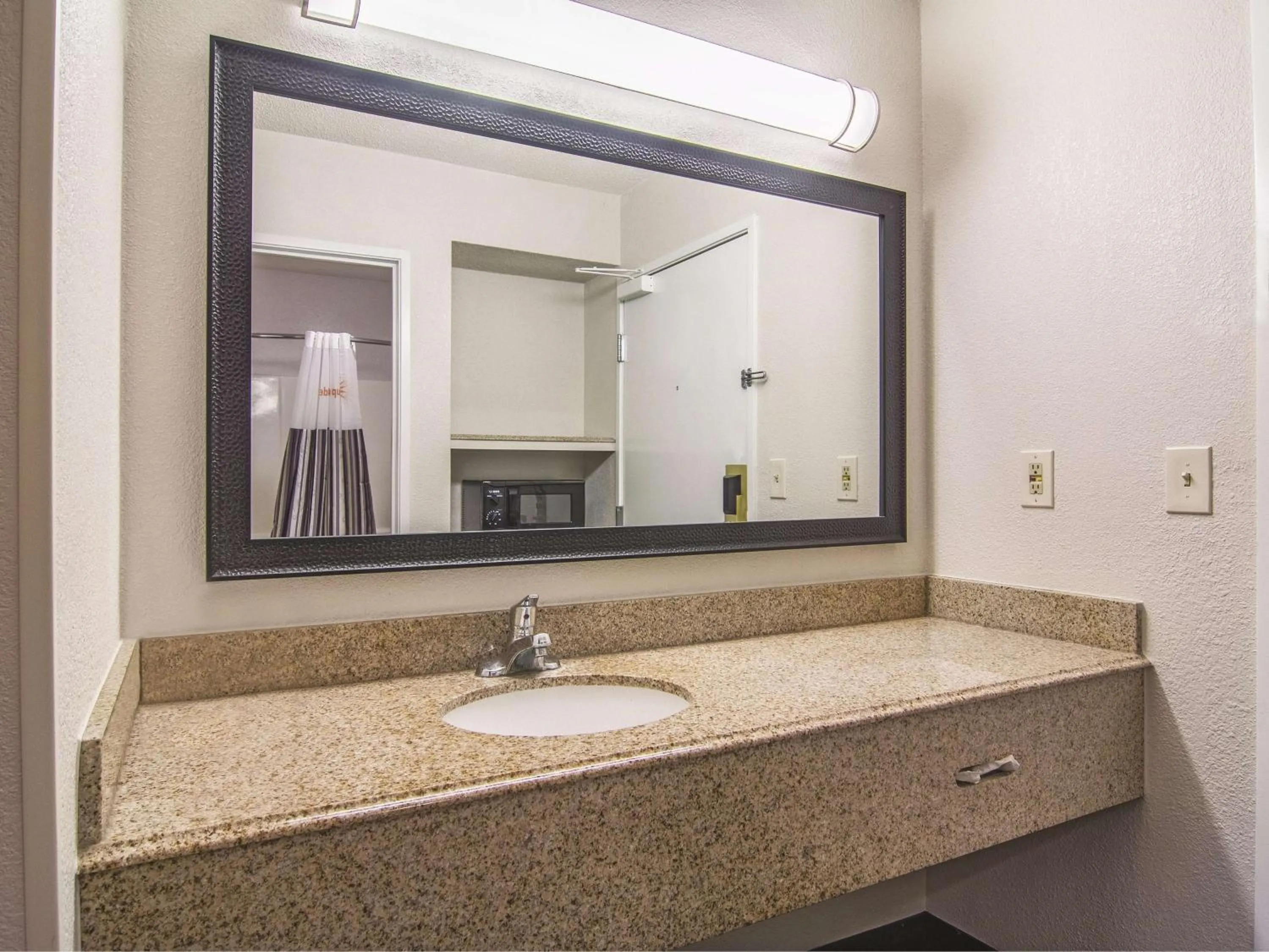 Photo of the whole room in Wingate by Wyndham Brunswick GA I-95