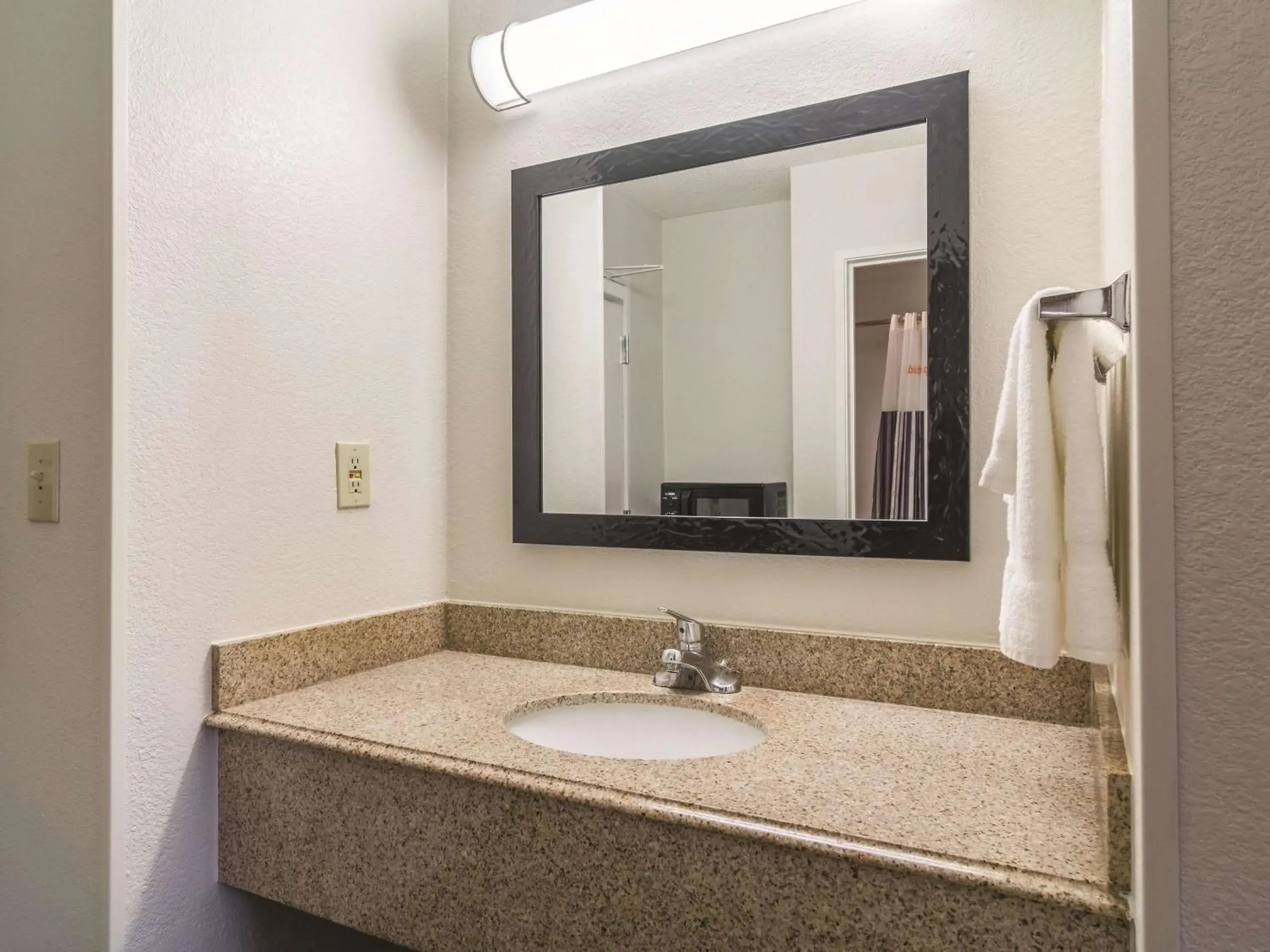 Photo of the whole room in Wingate by Wyndham Brunswick GA I-95 Photo of the whole room in Wingate by Wyndham Brunswick GA I-95