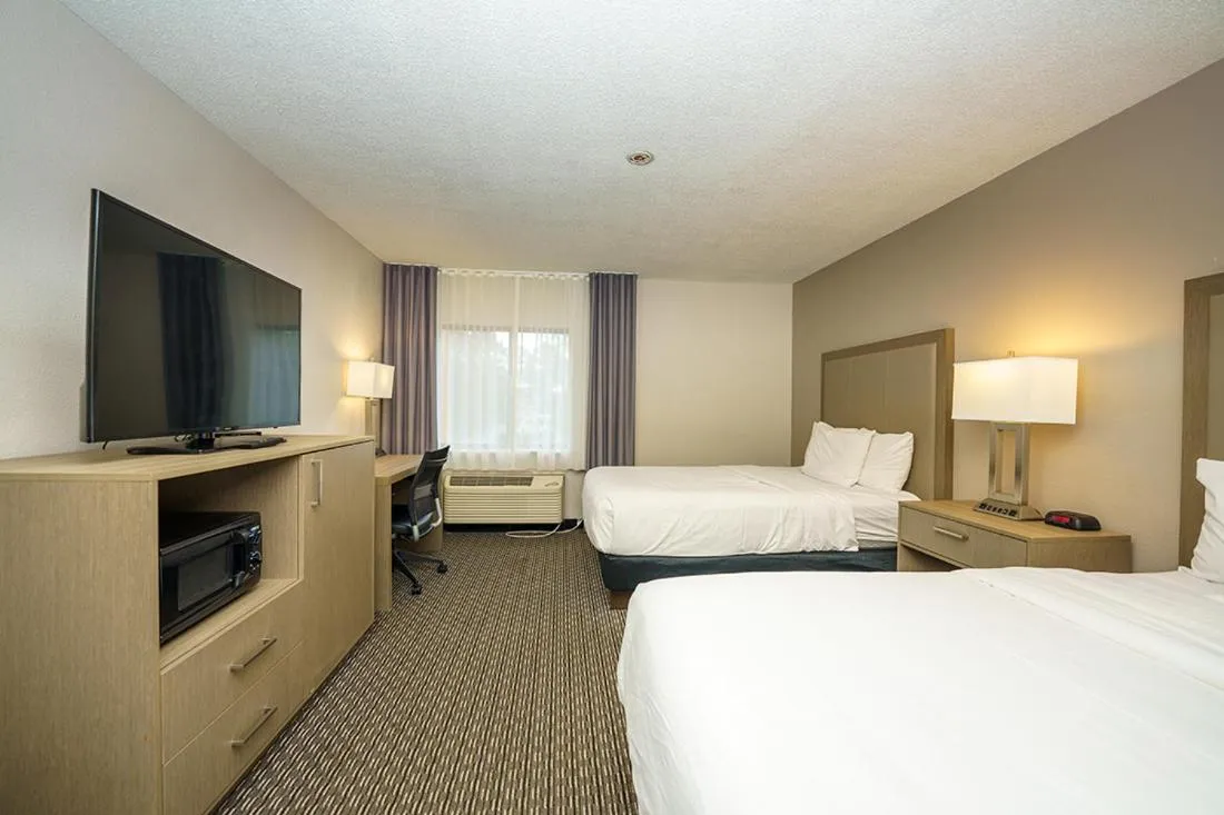 Bed in Wingate by Wyndham Brunswick GA I-95