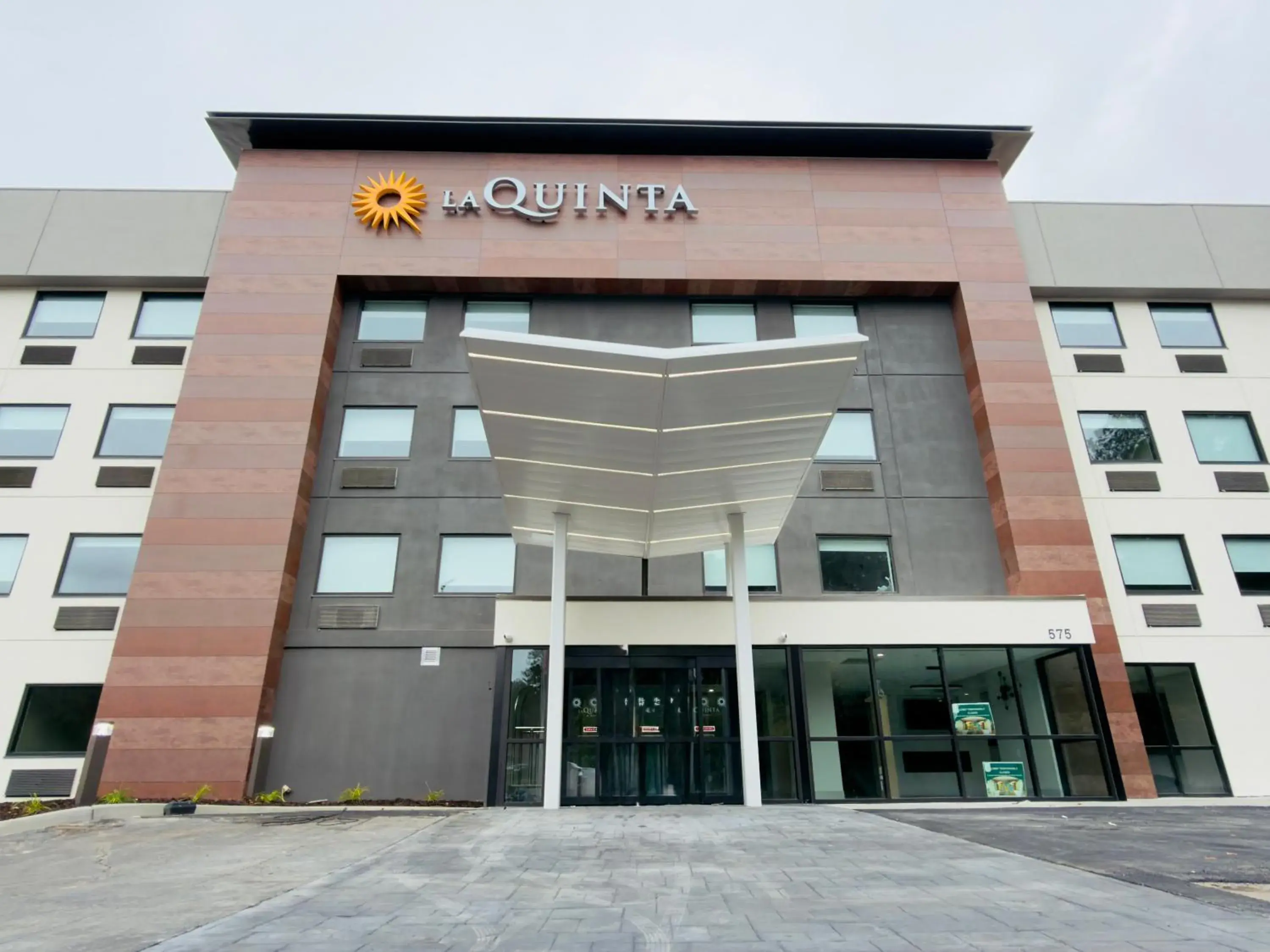 Property building in La Quinta by Wyndham Atlanta Roswell Property building in La Quinta by Wyndham Atlanta Roswell