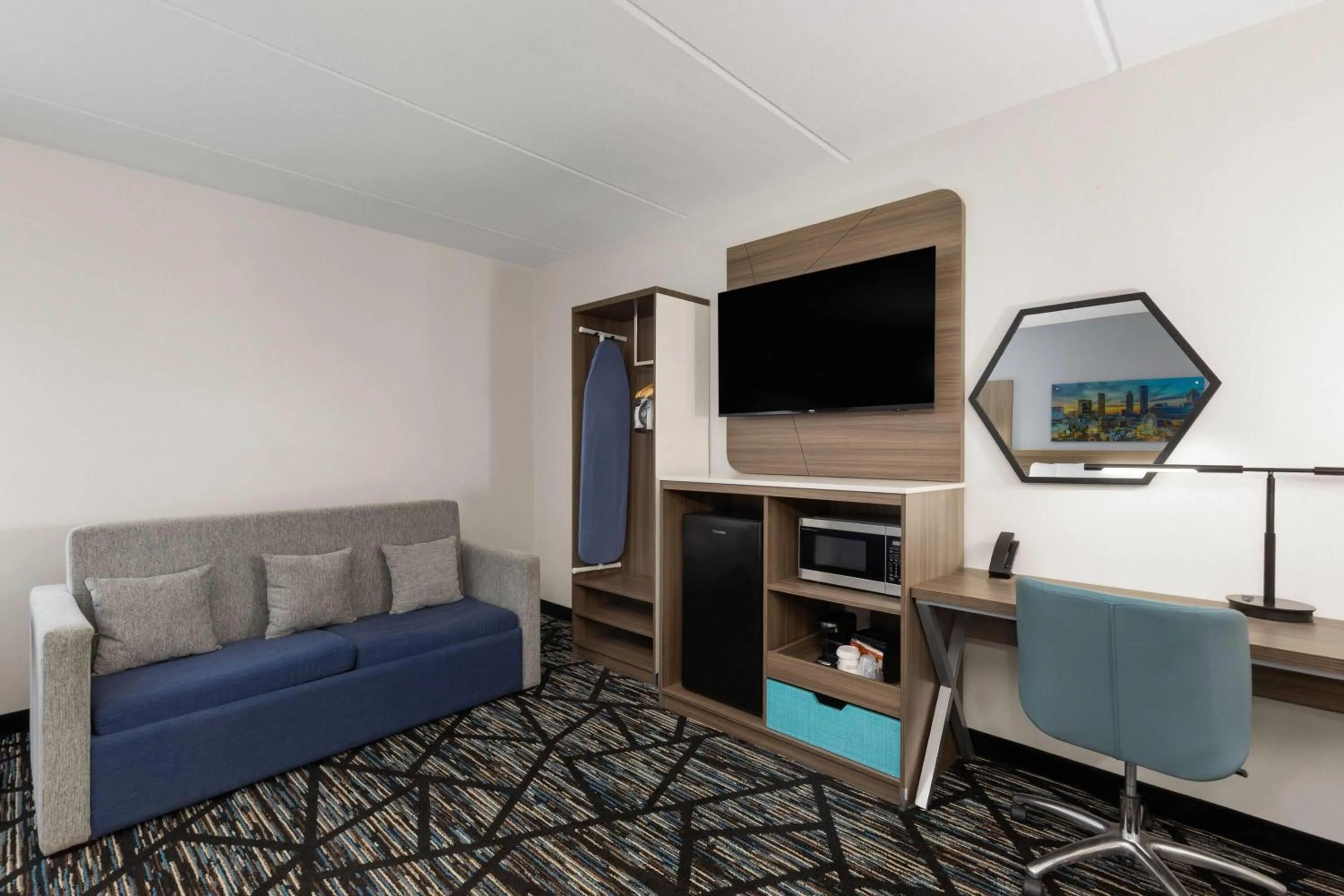 Photo of the whole room in La Quinta by Wyndham Atlanta Roswell