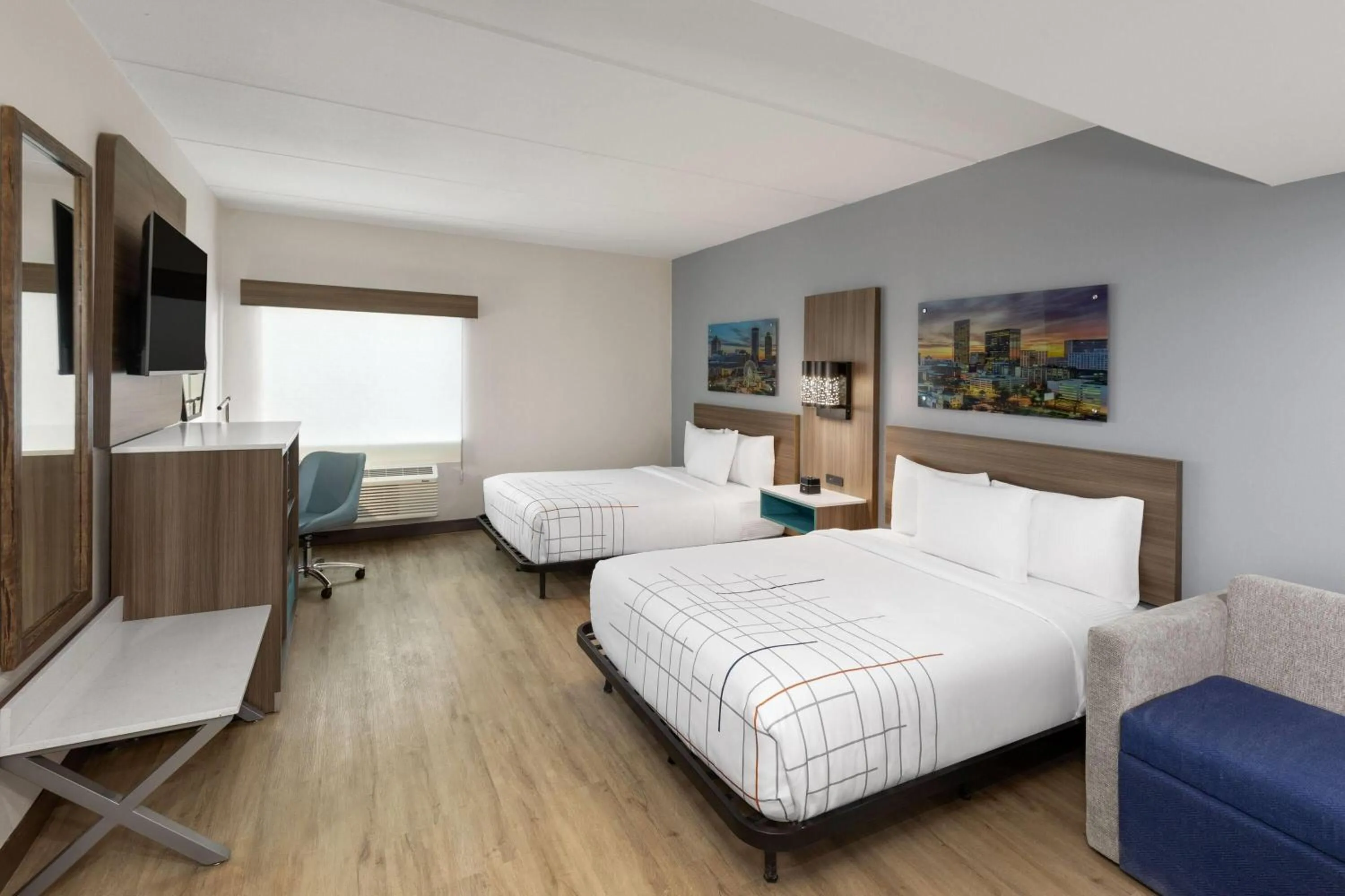 Photo of the whole room, Bed in La Quinta by Wyndham Atlanta Roswell