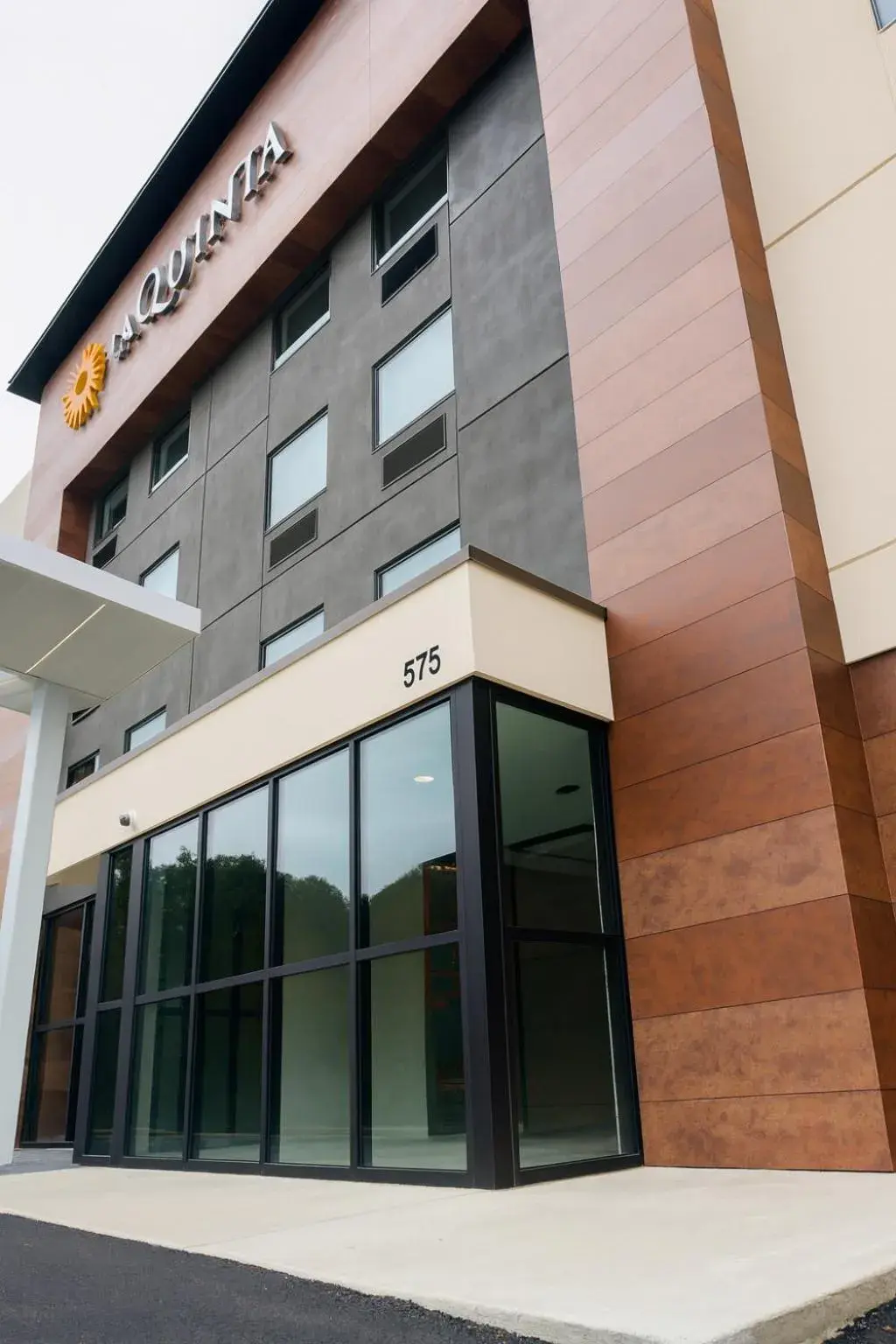 Property building in La Quinta by Wyndham Atlanta Roswell Property building in La Quinta by Wyndham Atlanta Roswell