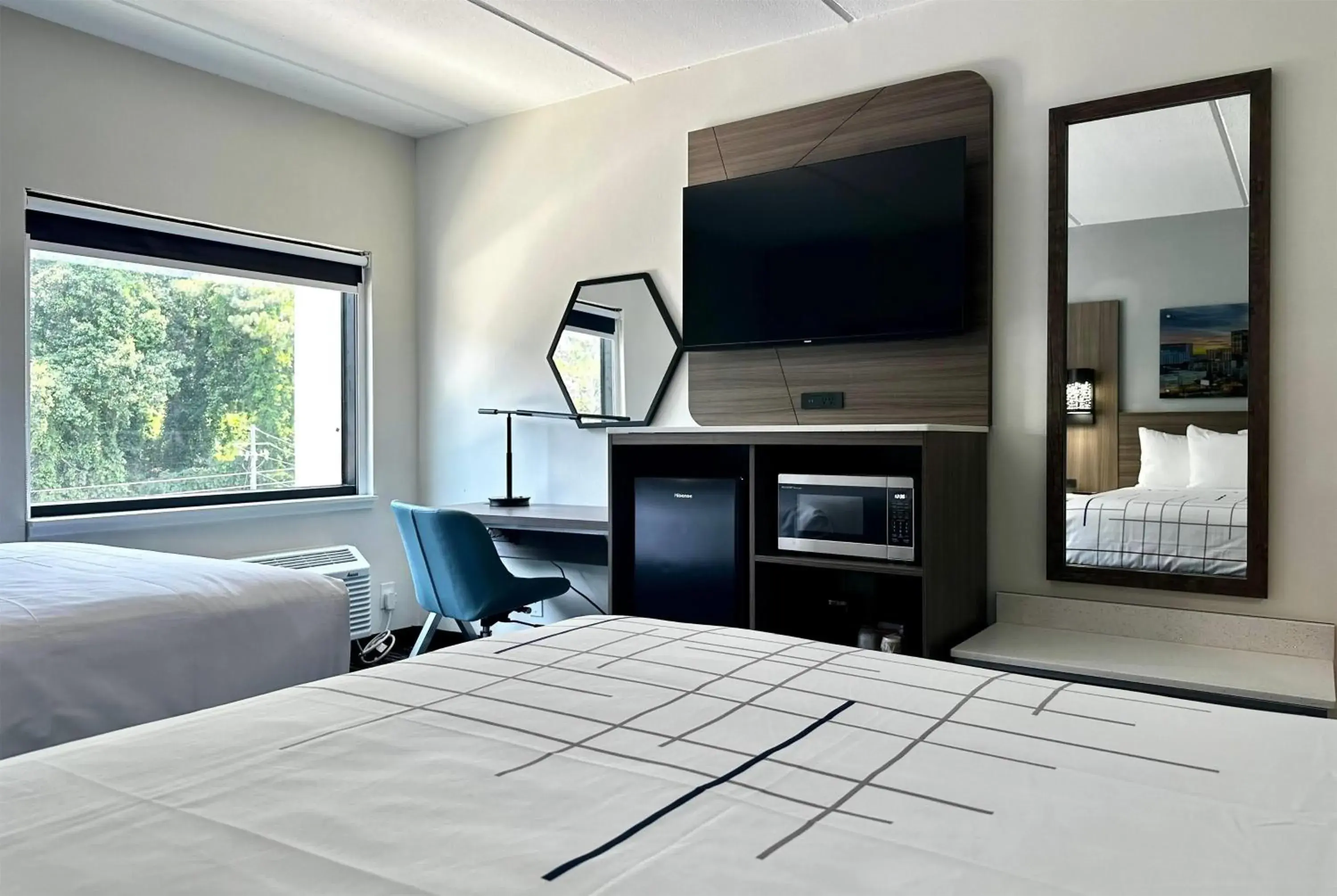 Photo of the whole room, Bed in La Quinta by Wyndham Atlanta Roswell Photo of the whole room, Bed in La Quinta by Wyndham Atlanta Roswell