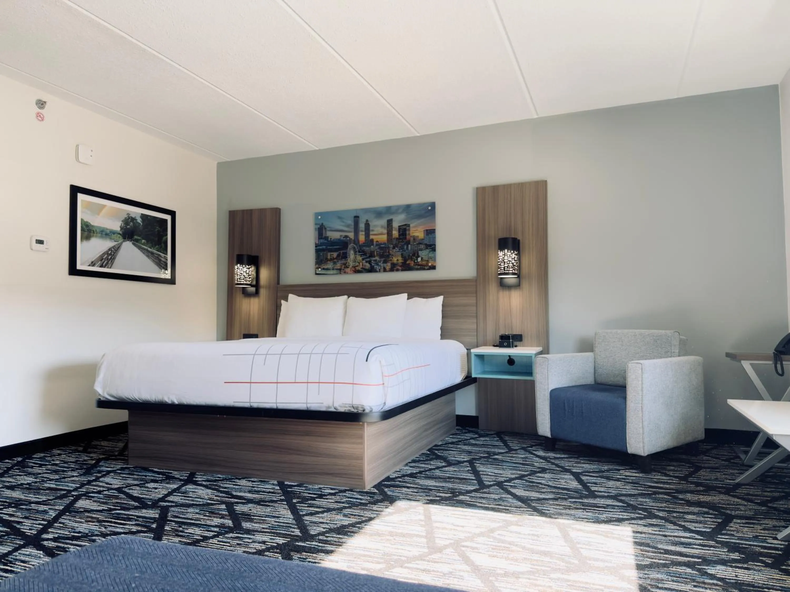 Bed in La Quinta by Wyndham Atlanta Roswell