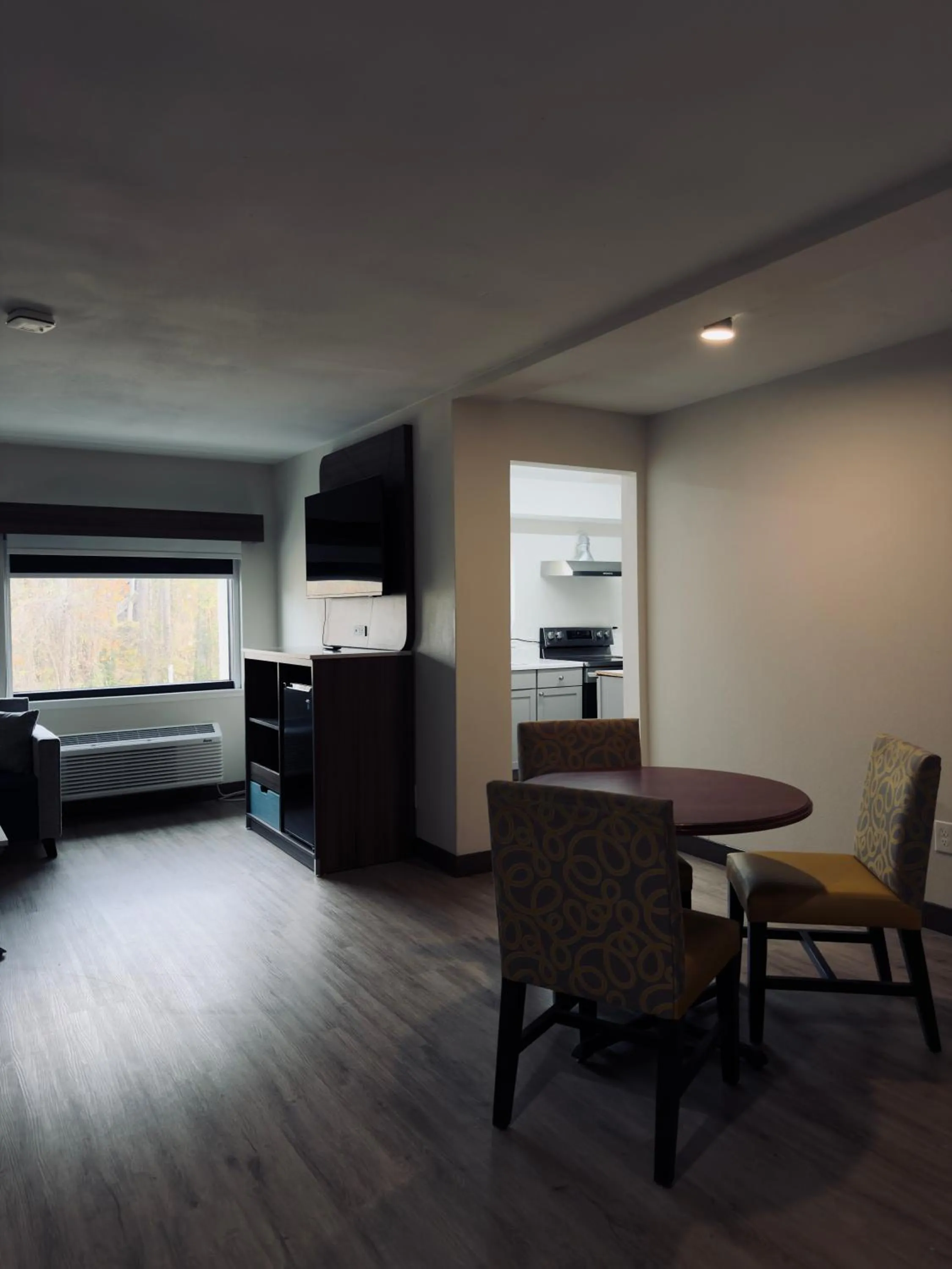 TV and multimedia in La Quinta by Wyndham Atlanta Roswell